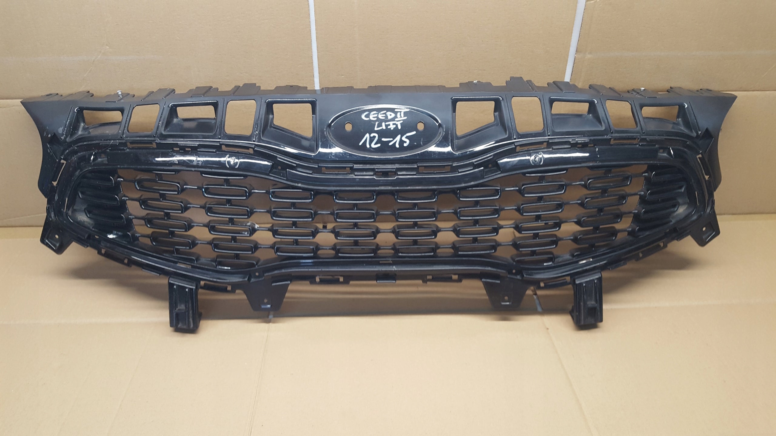 Kühlergrill Kia CEED FRONTGRILL 86351A2610 Kühlergitter