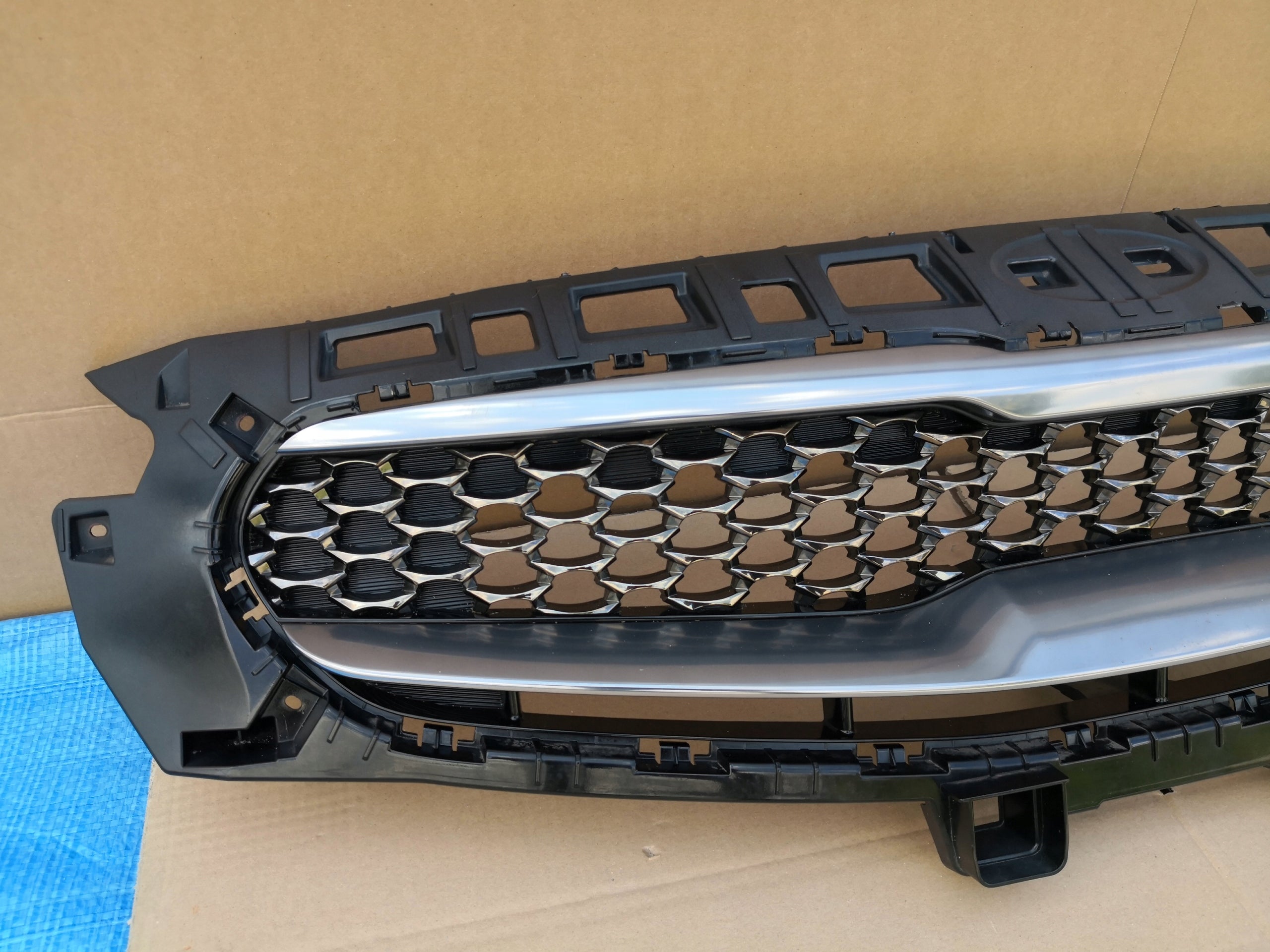 Kühlergrill Kia XCEED X CEED FRONTGRILL 86351J7CB0 Kühlergitter