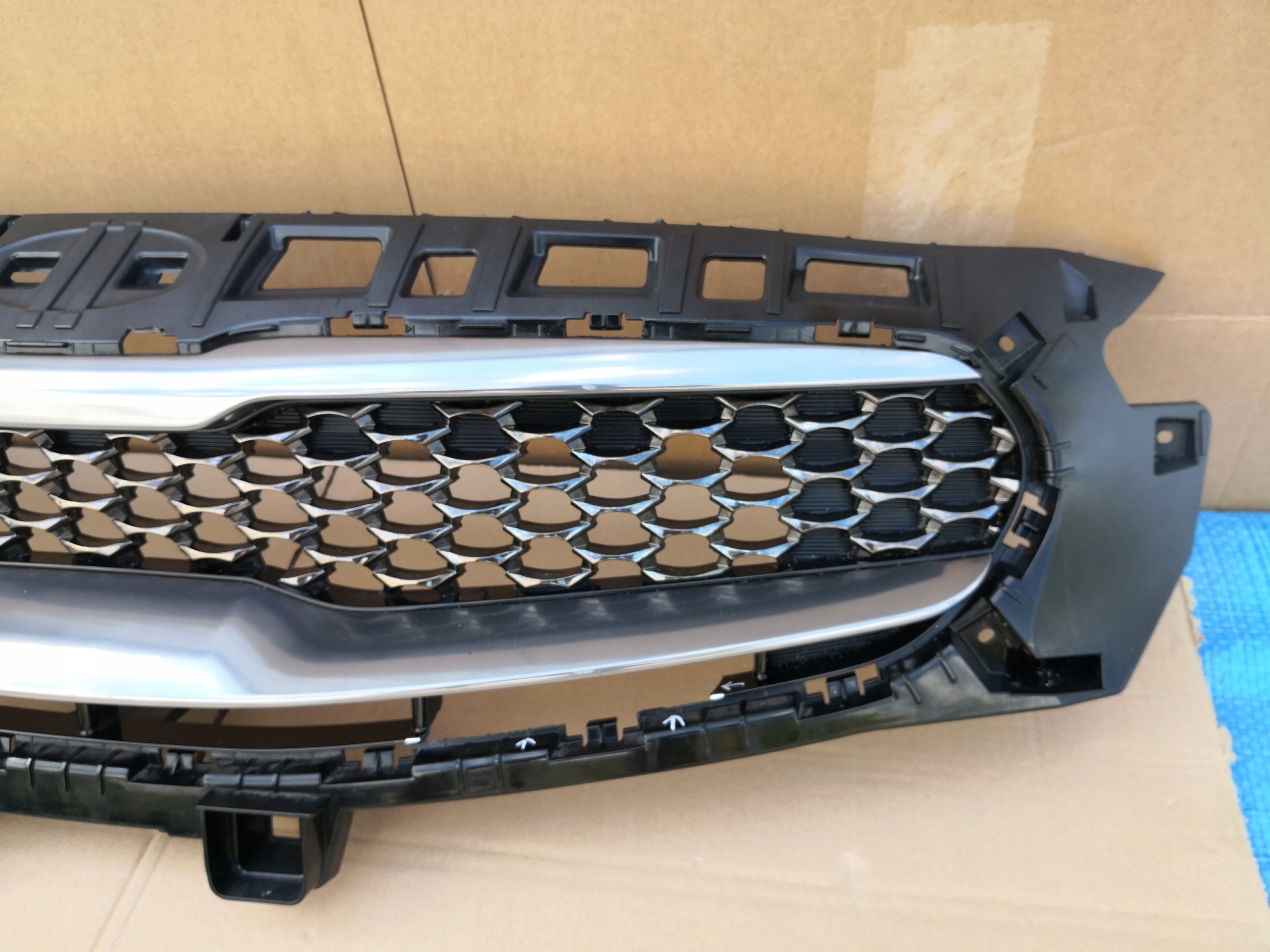 Kühlergrill Kia XCEED X CEED FRONTGRILL 86351J7CB0 Kühlergitter