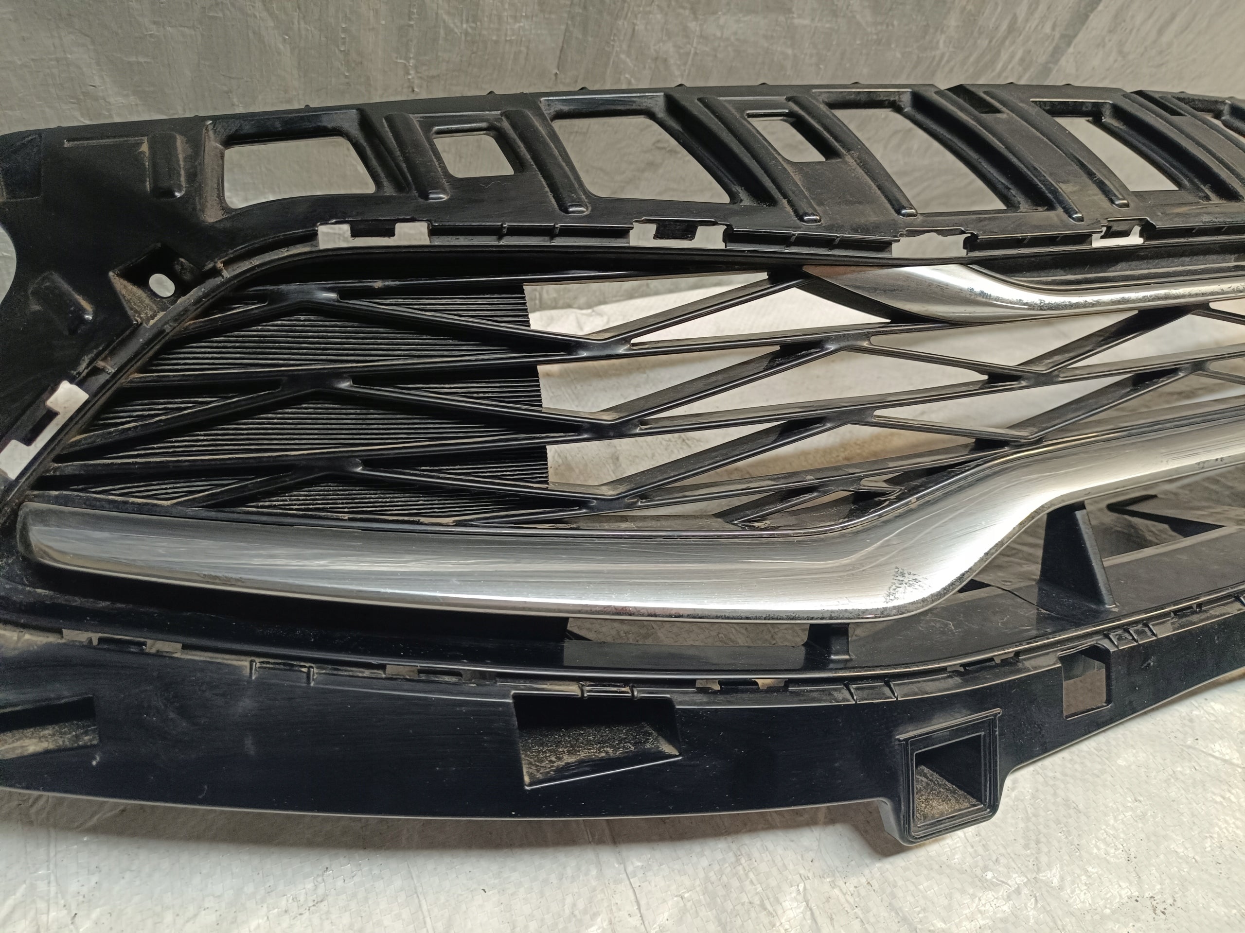 Kühlergrill Kia CEED FRONTGRILL 86351J7DB0 Kühlergitter