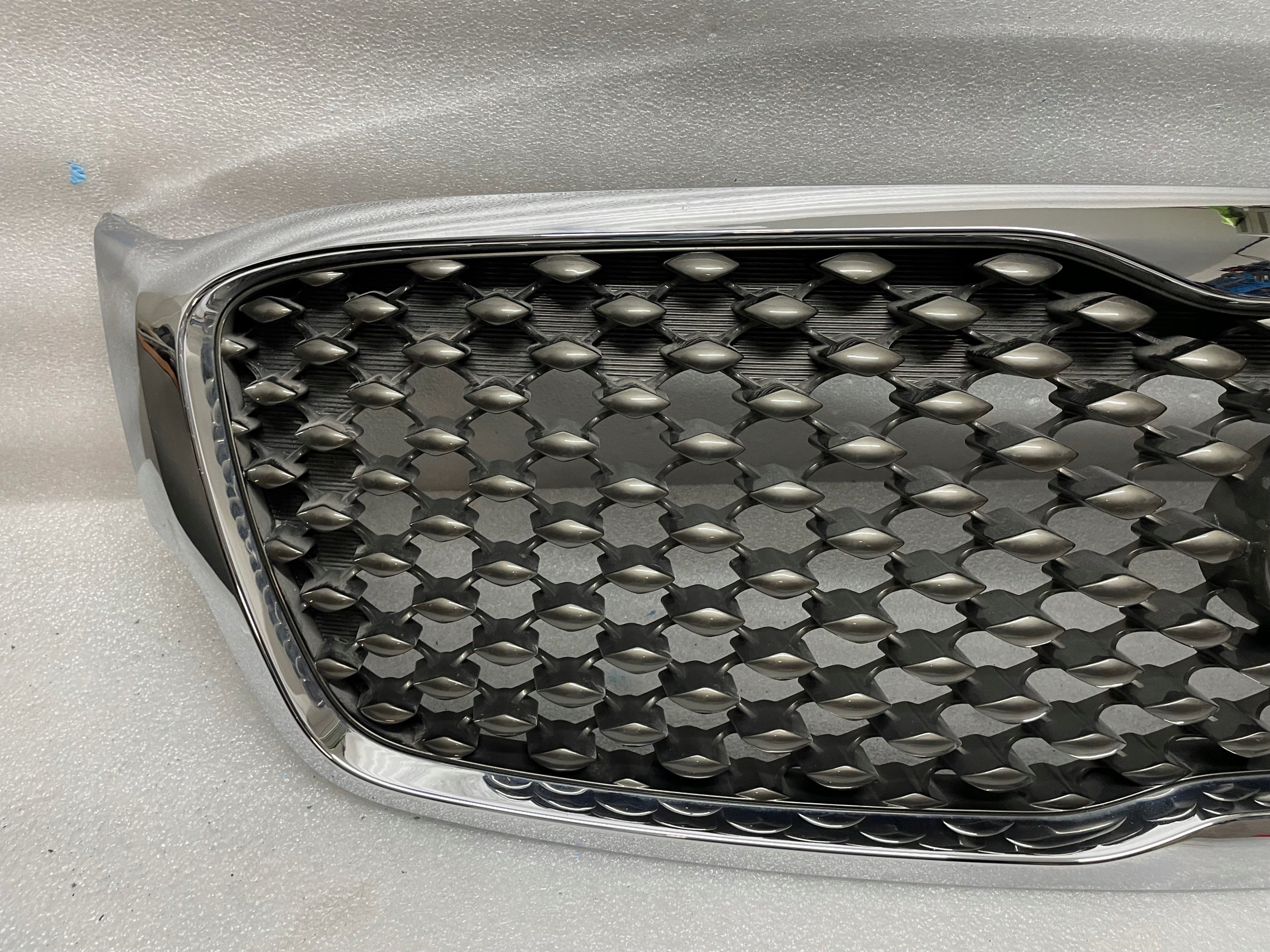 Kühlergrill Kia DE SORENTO AM FRONTGRILL 86352C5020 Kühlergitter