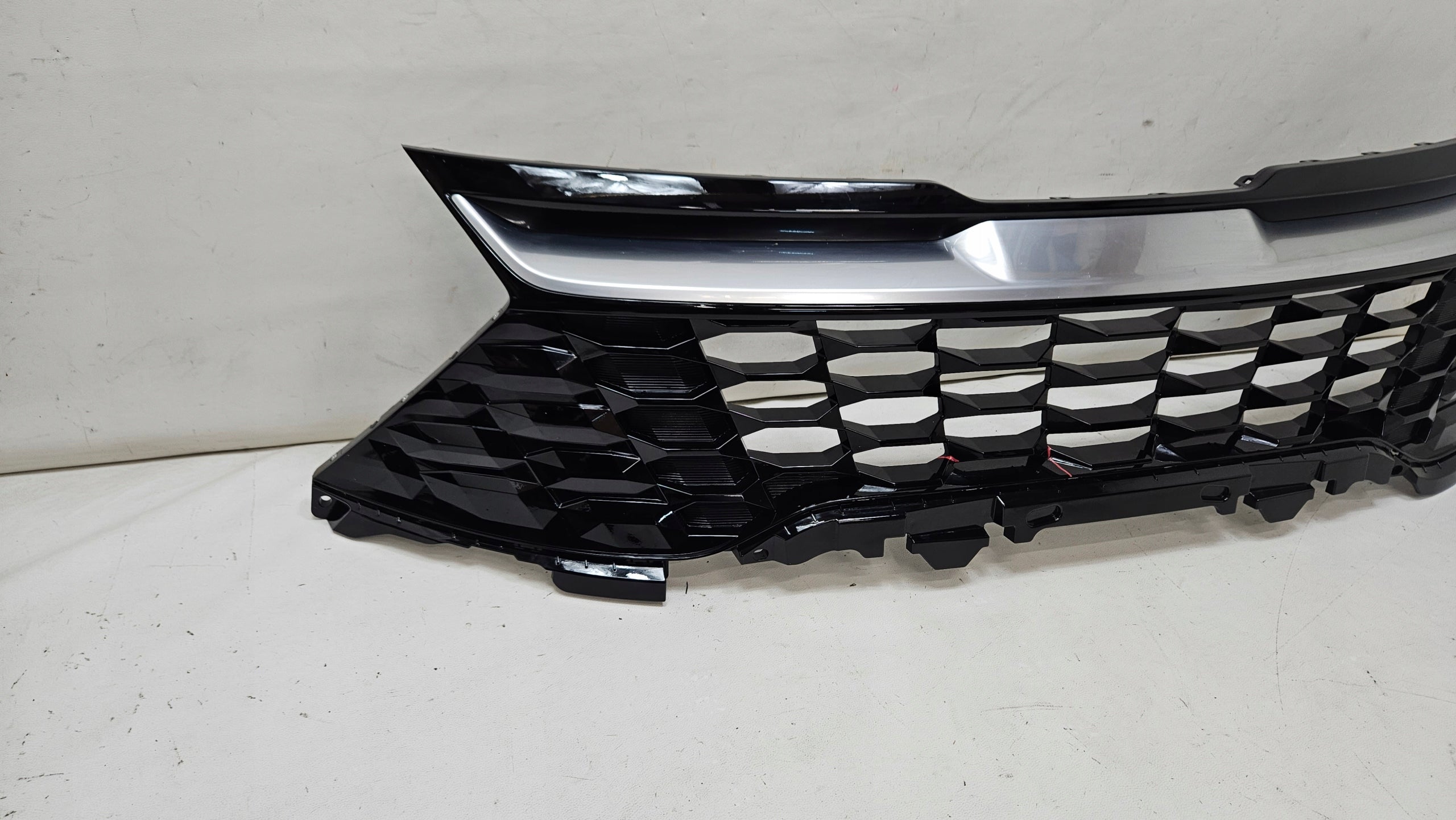 Kühlergrill Kia SPORTAGE FRONTGRILL 86350R2020 Kühlergitter