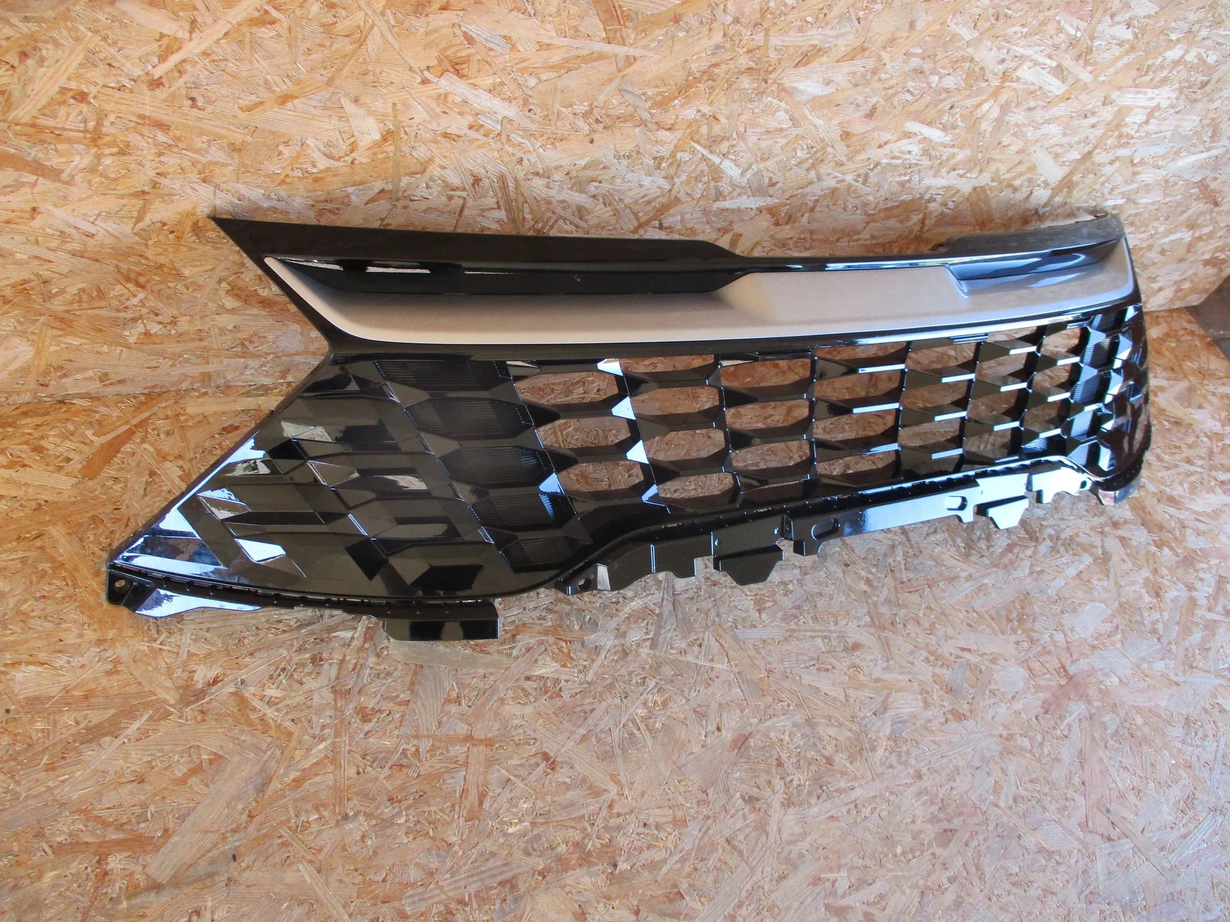 Kühlergrill Kia SPORTAGE FRONTGRILL 86350R2040 Kühlergitter