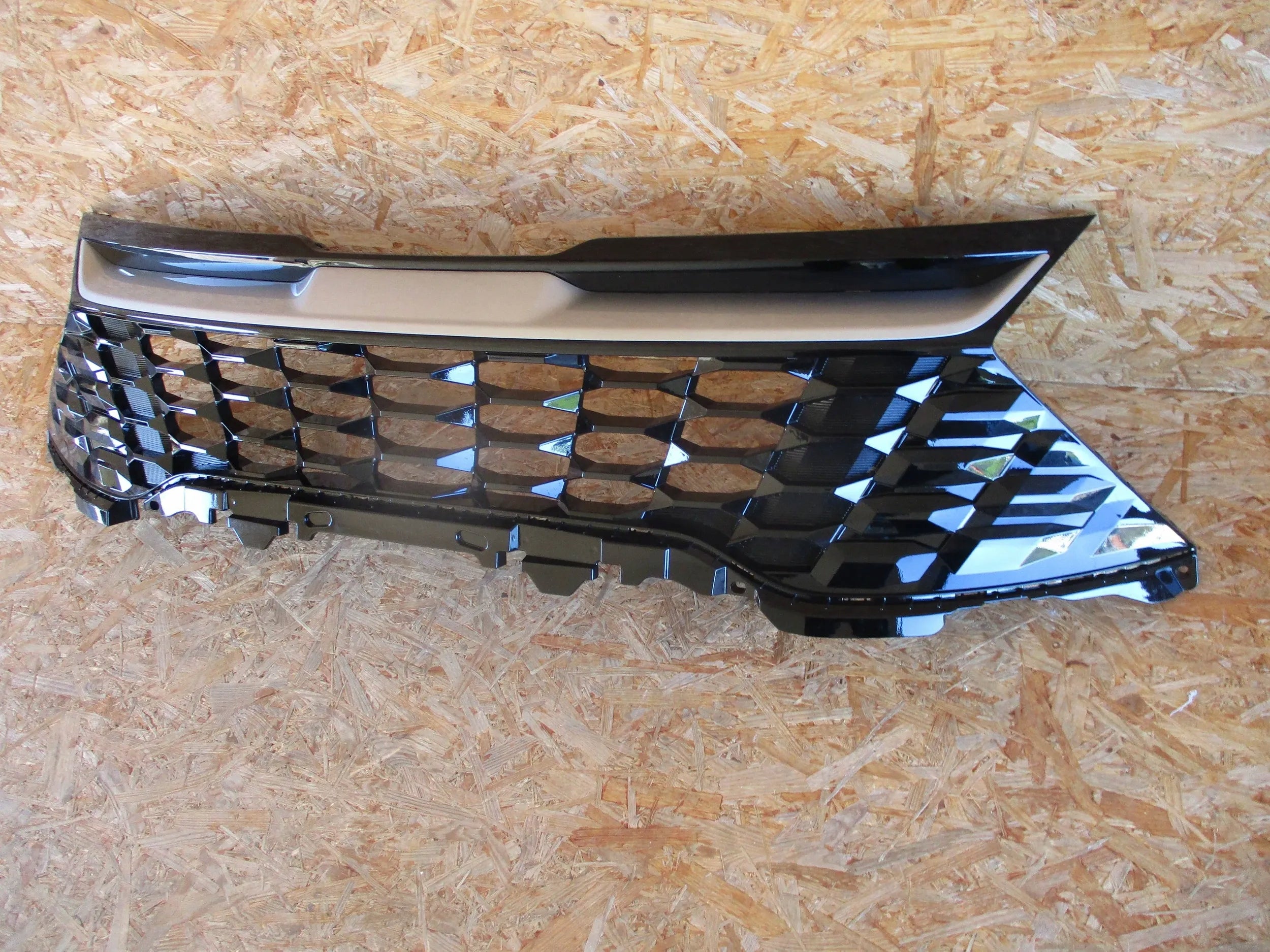 Kühlergrill Kia SPORTAGE FRONTGRILL 86350R2040 Kühlergitter