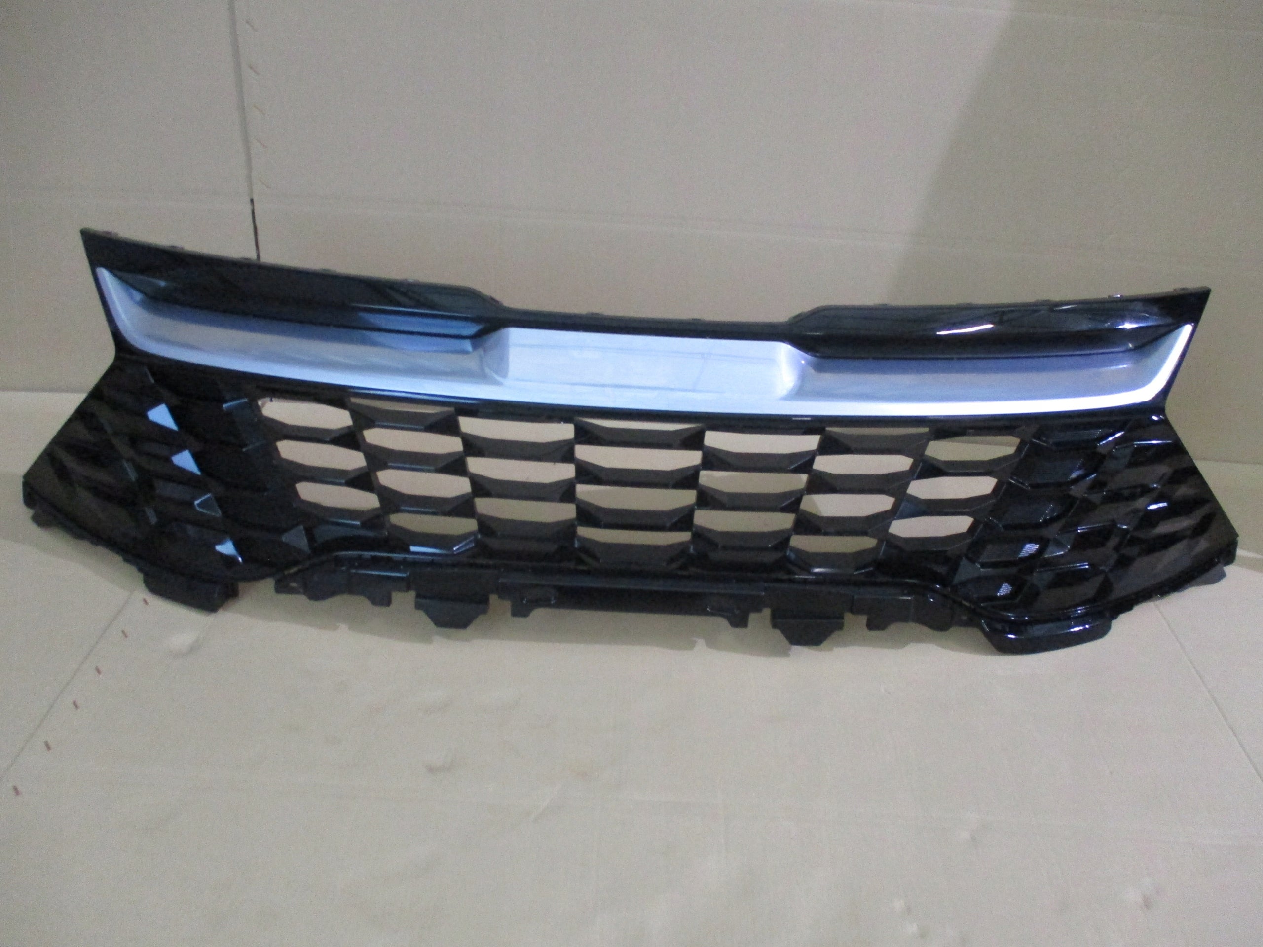 Kühlergrill Kia SPORTAGE FRONTGRILL 86351R2020 Kühlergitter