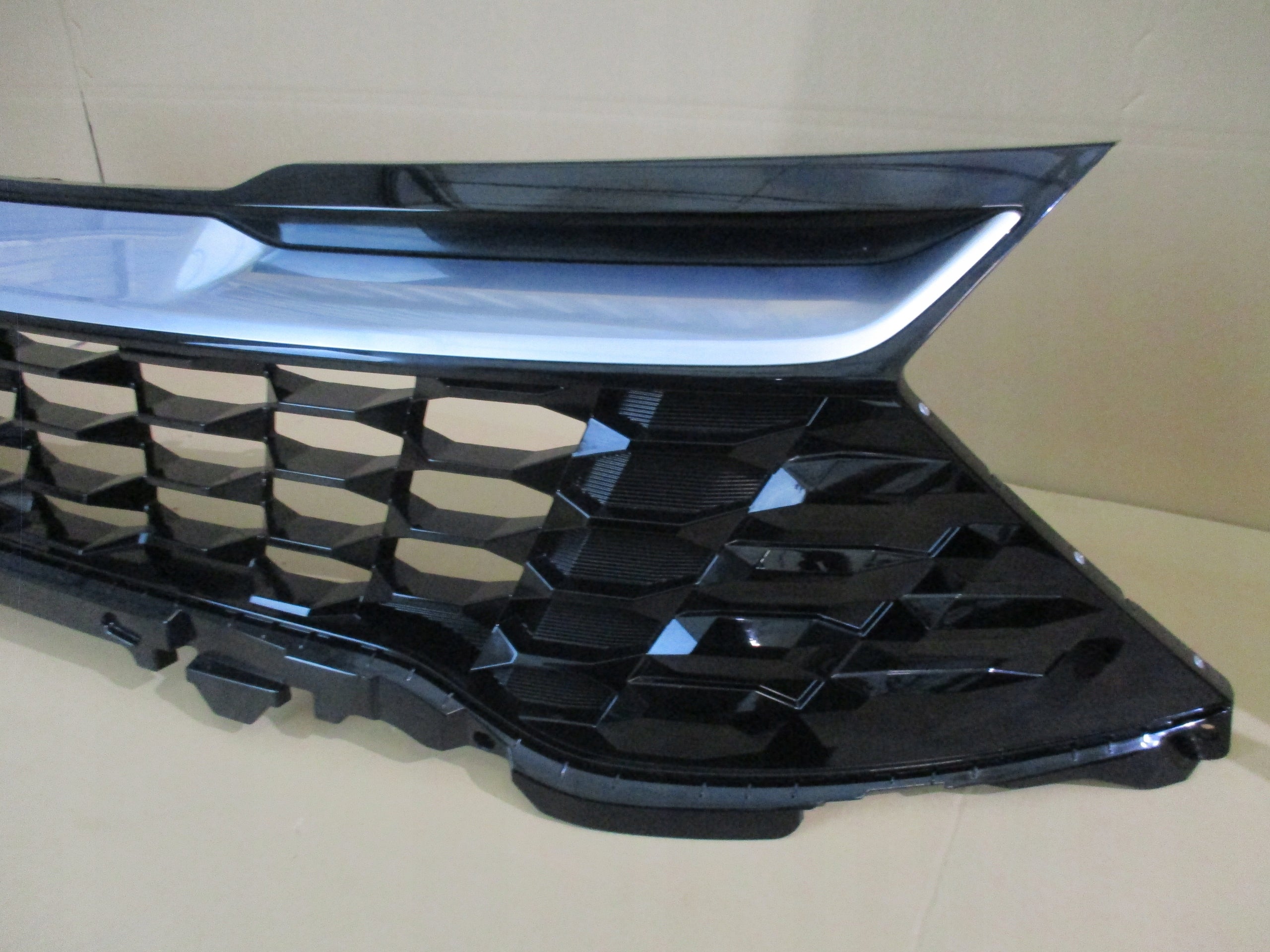 Kühlergrill Kia SPORTAGE FRONTGRILL 86351R2020 Kühlergitter