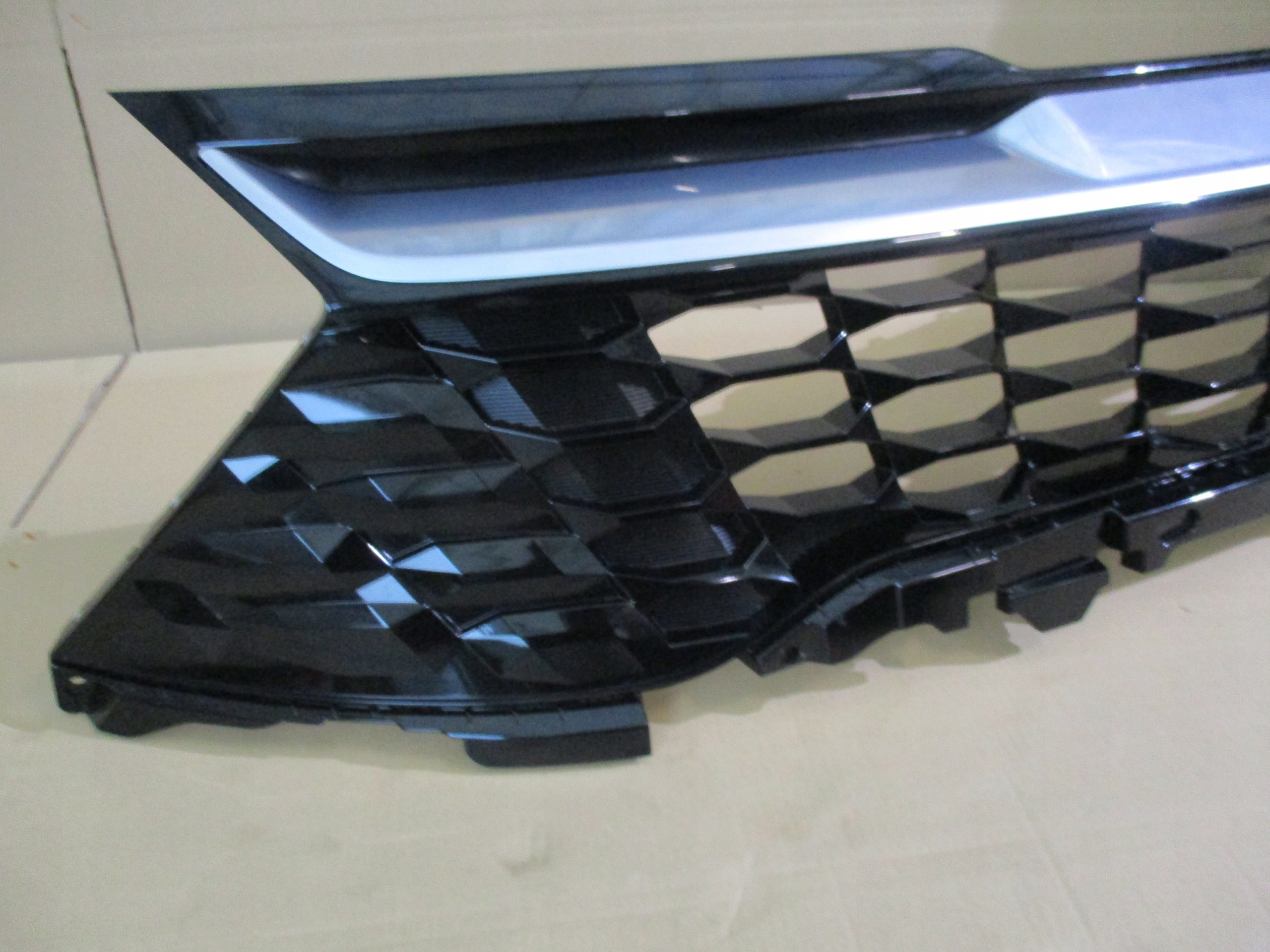 Kühlergrill Kia SPORTAGE FRONTGRILL 86351R2020 Kühlergitter