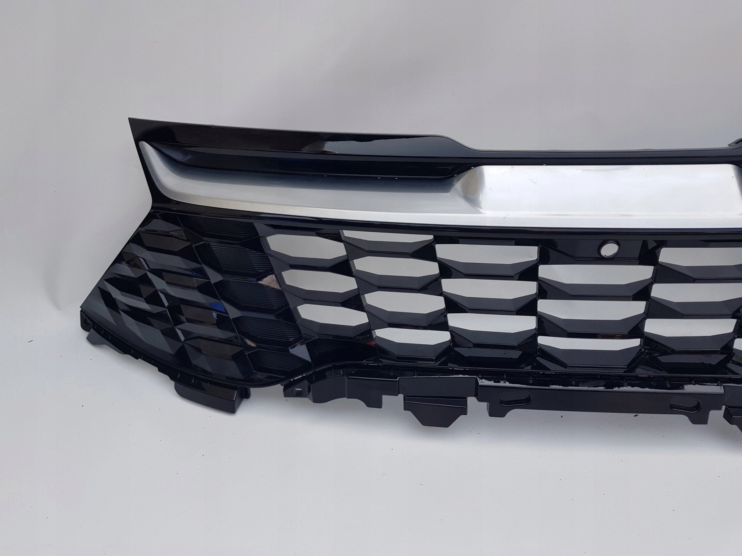 Kühlergrill Kia SPORTAGE FRONTGRILL 86351R2030 Kühlergitter