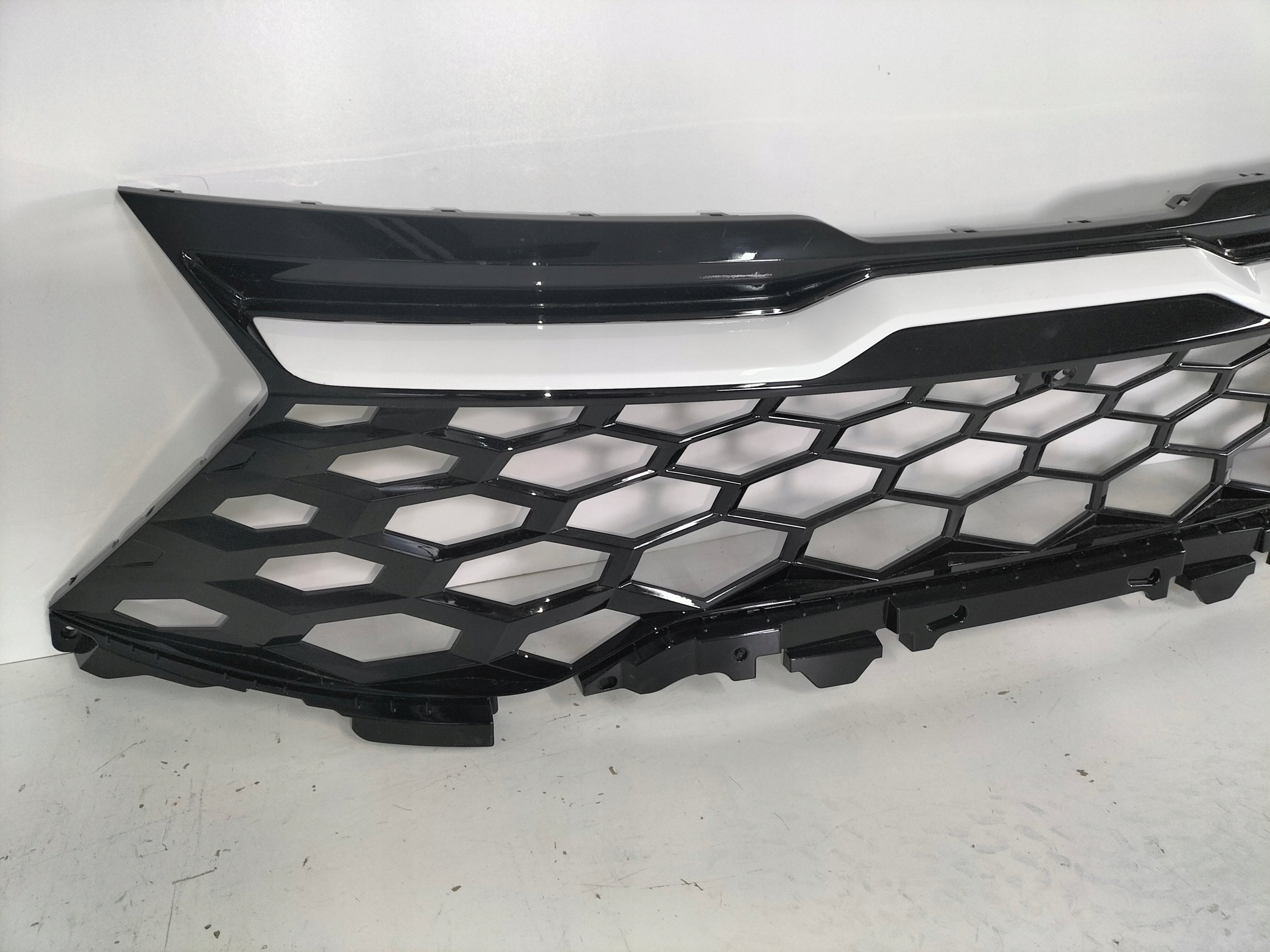 Kühlergrill Kia SPORTAGE FRONTGRILL 86351R2CB0 Kühlergitter