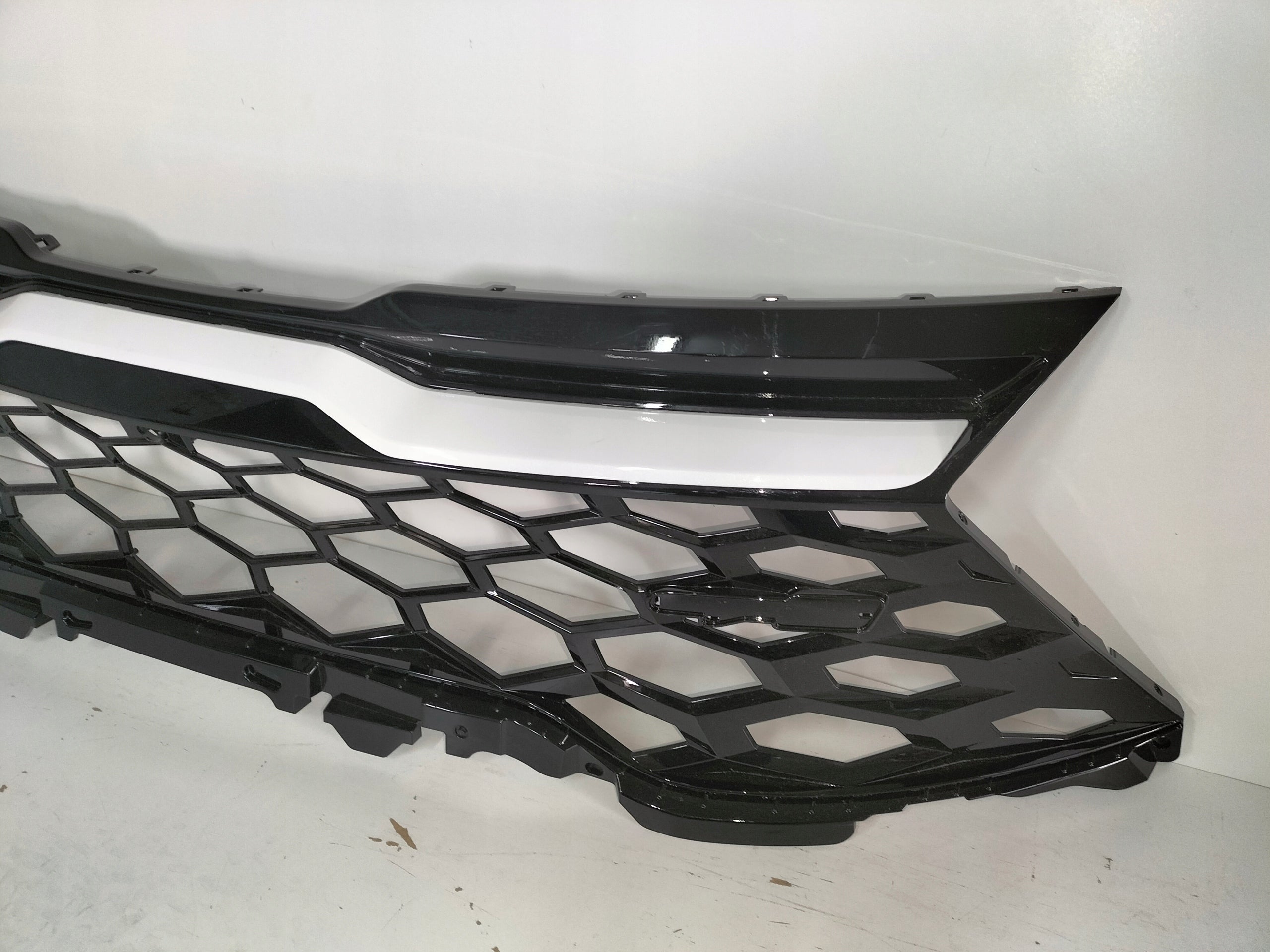 Kühlergrill Kia SPORTAGE FRONTGRILL 86351R2CB0 Kühlergitter