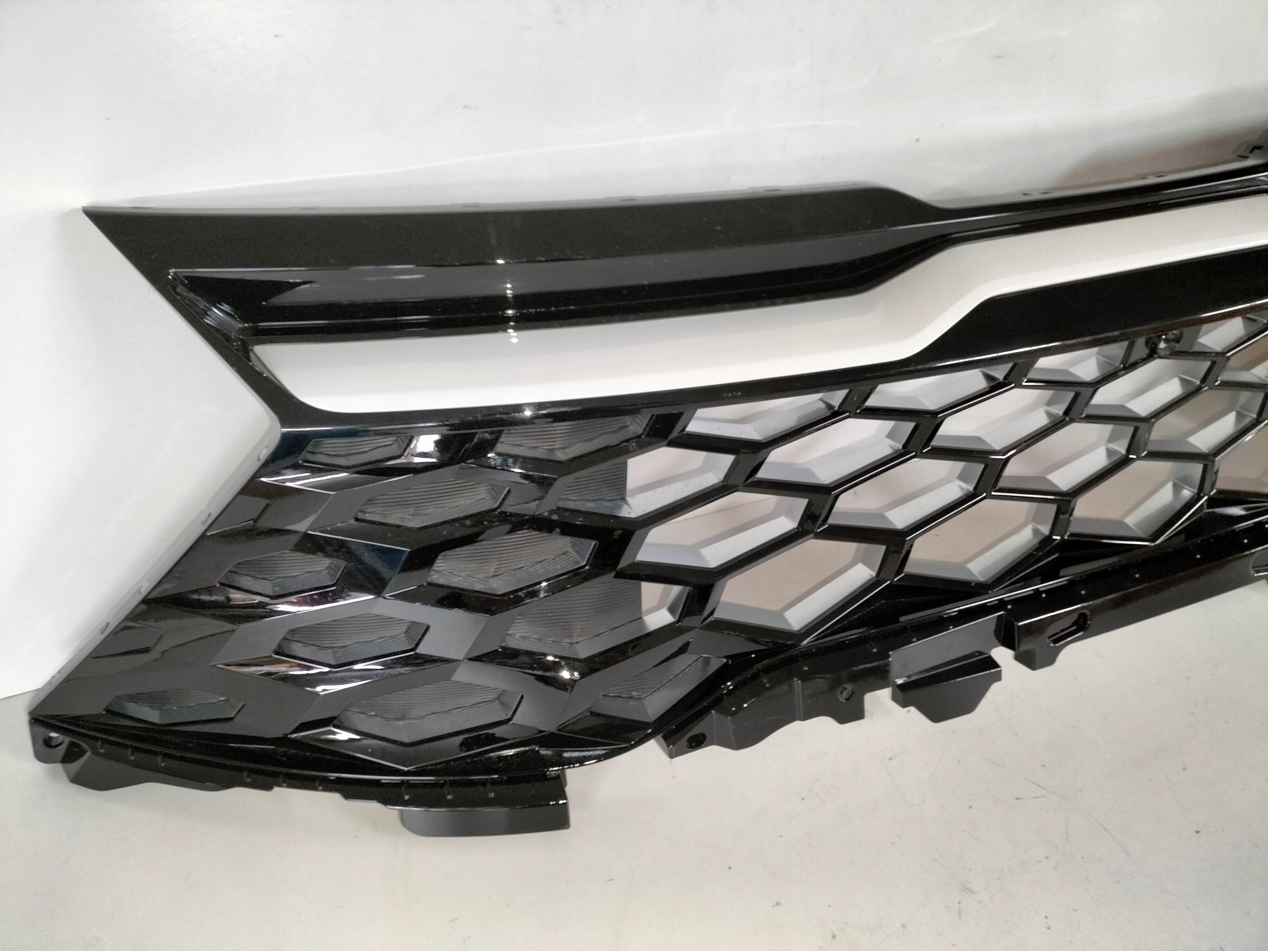 Kühlergrill Kia SPORTAGE FRONTGRILL 86351R2CB0 Kühlergitter