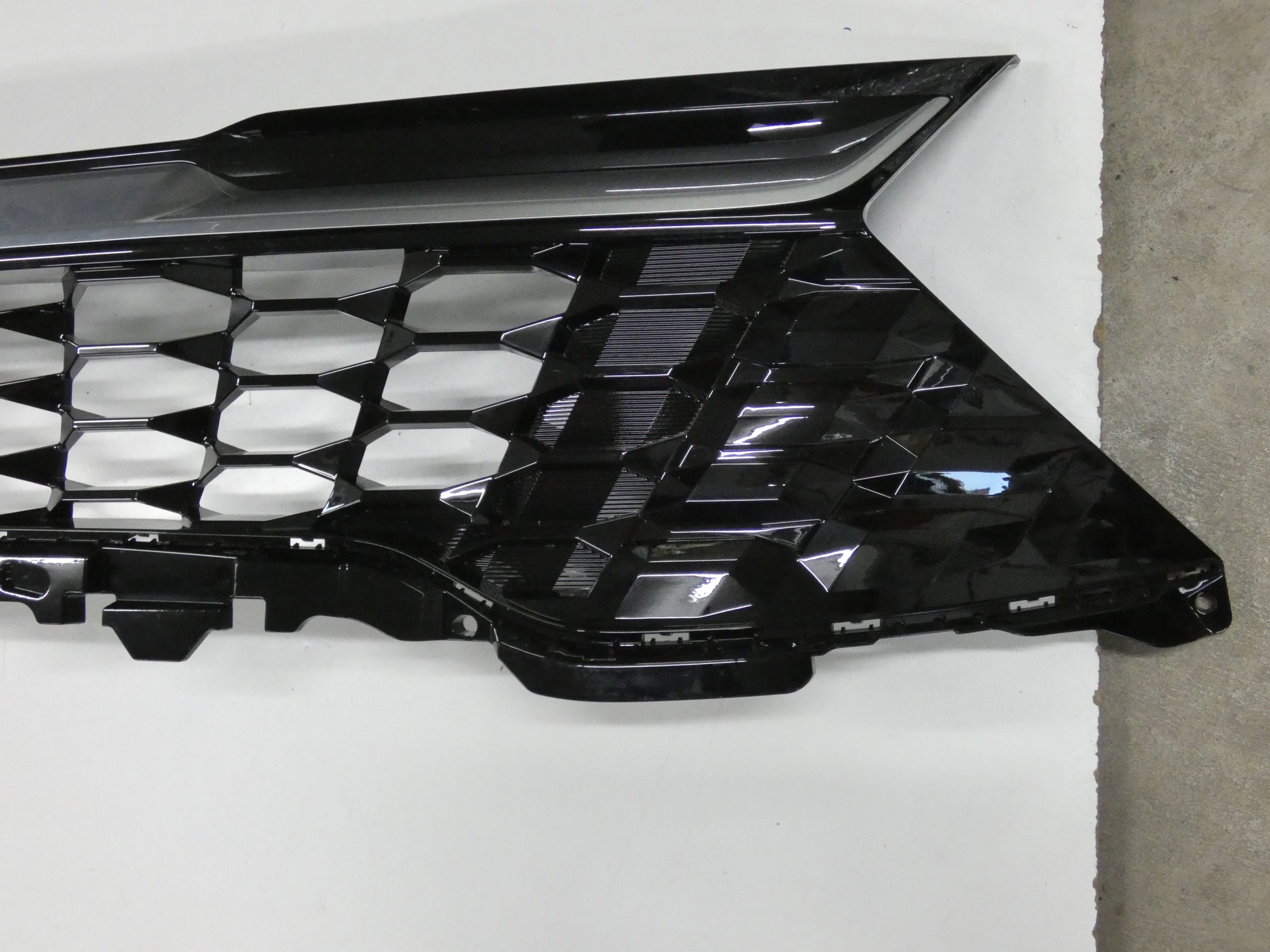 Kühlergrill Kia SPORTAGE FRONTGRILL 86351R2020 Kühlergitter