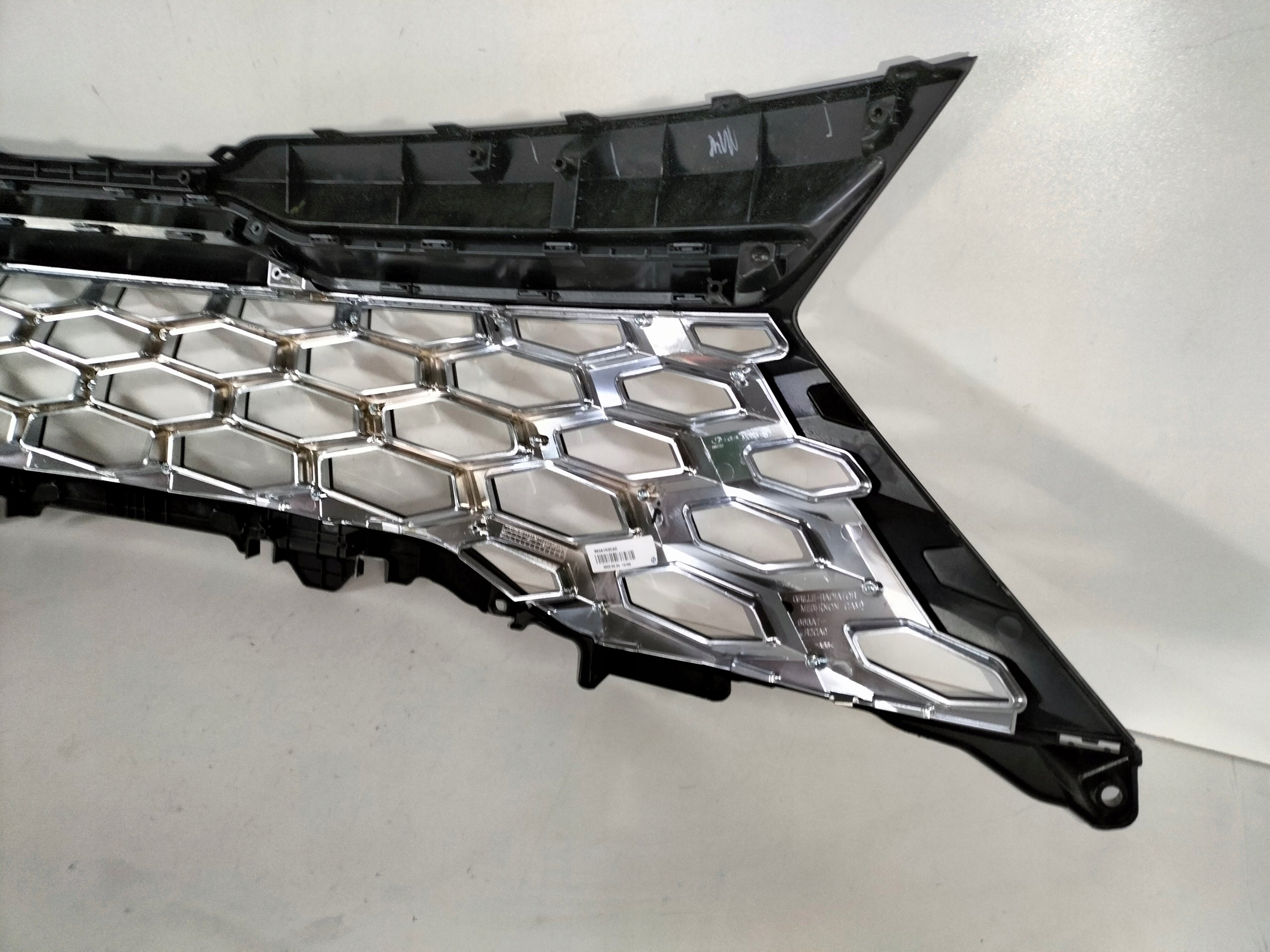 Kühlergrill Kia SPORTAGE FRONTGRILL 86351R2CA0 Kühlergitter