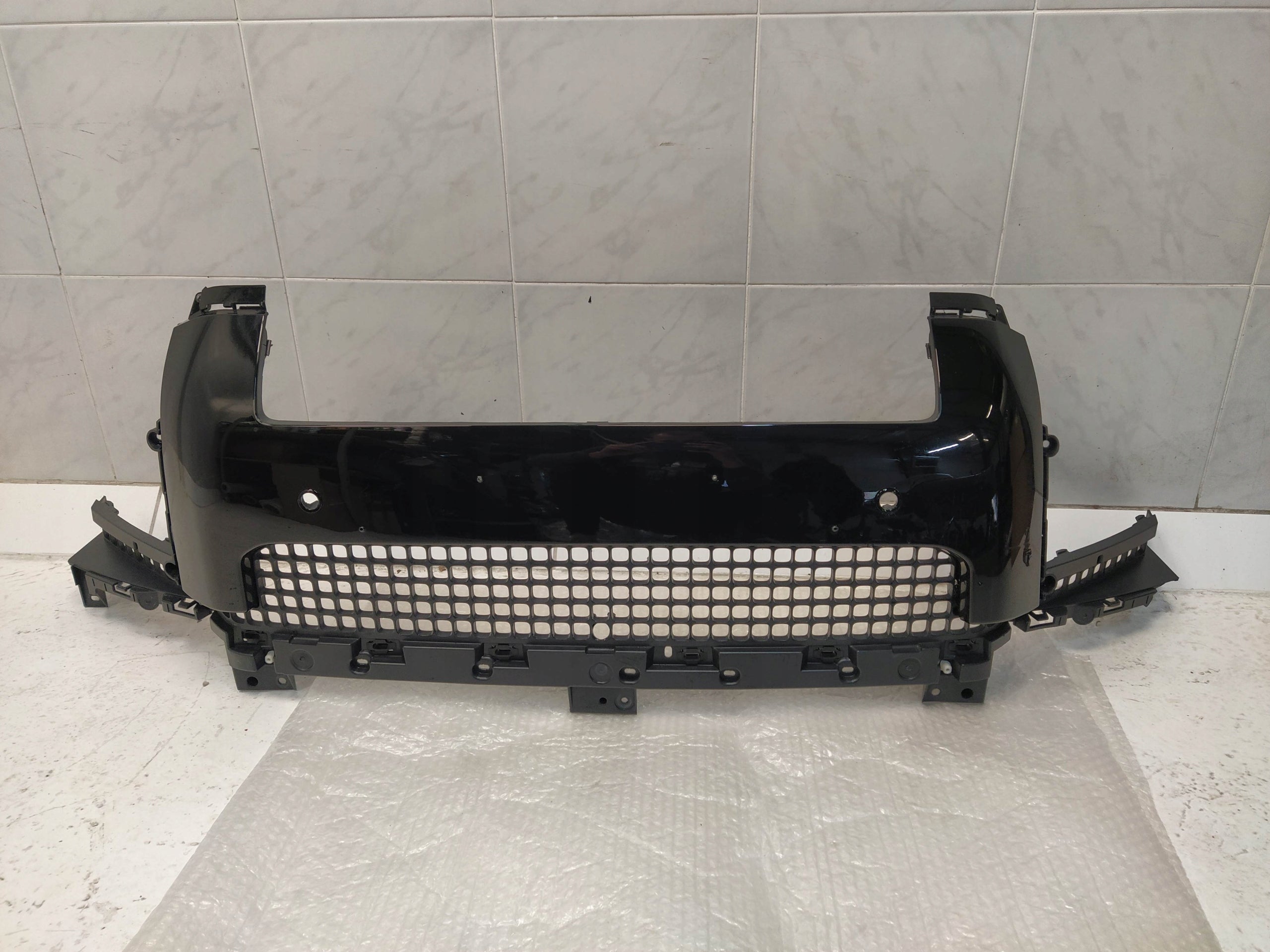 Land Rover ROVER DEFENDER FRONTGRILL L8B217F791A;L8B28L001AA