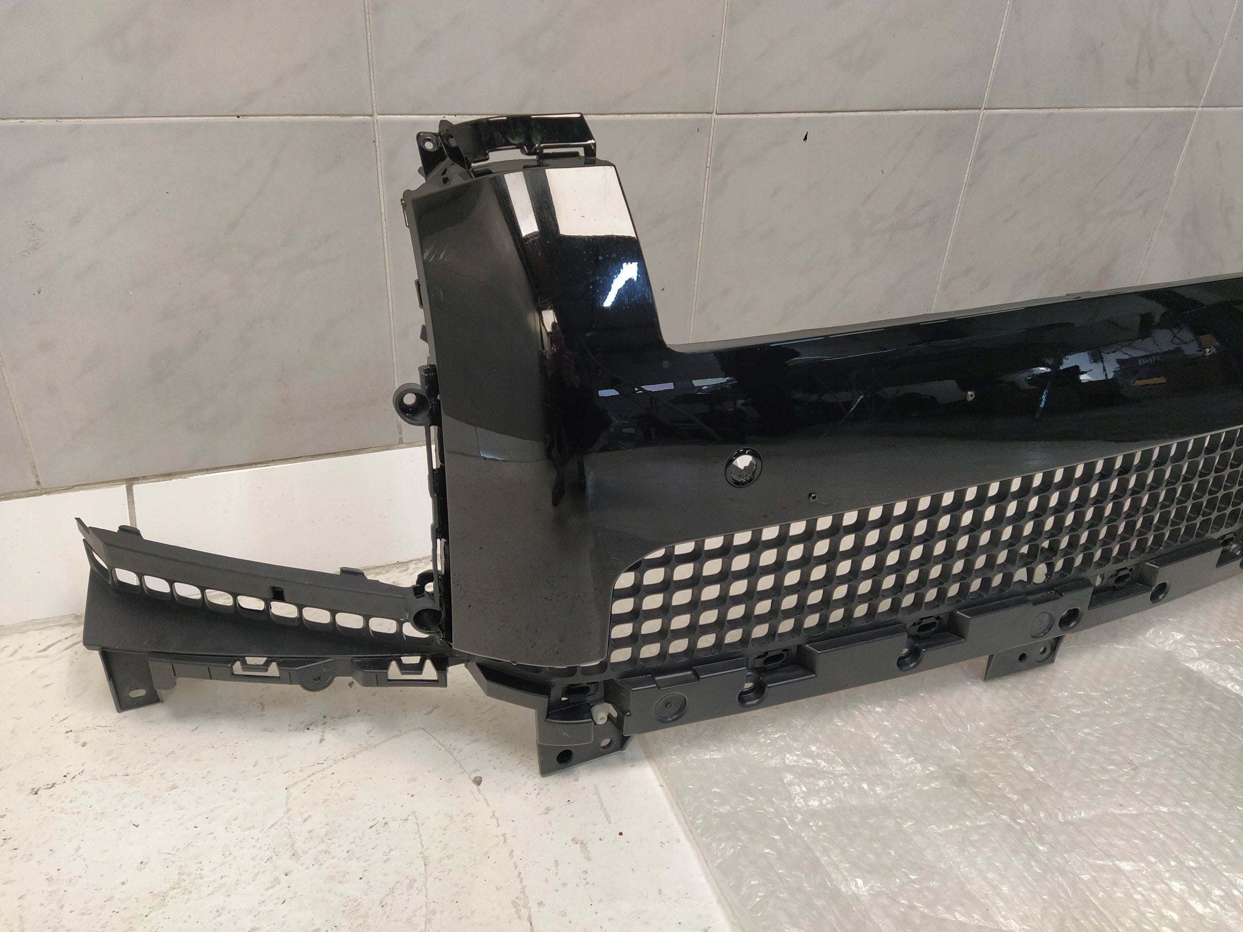 Land Rover ROVER DEFENDER FRONTGRILL L8B217F791A;L8B28L001AA