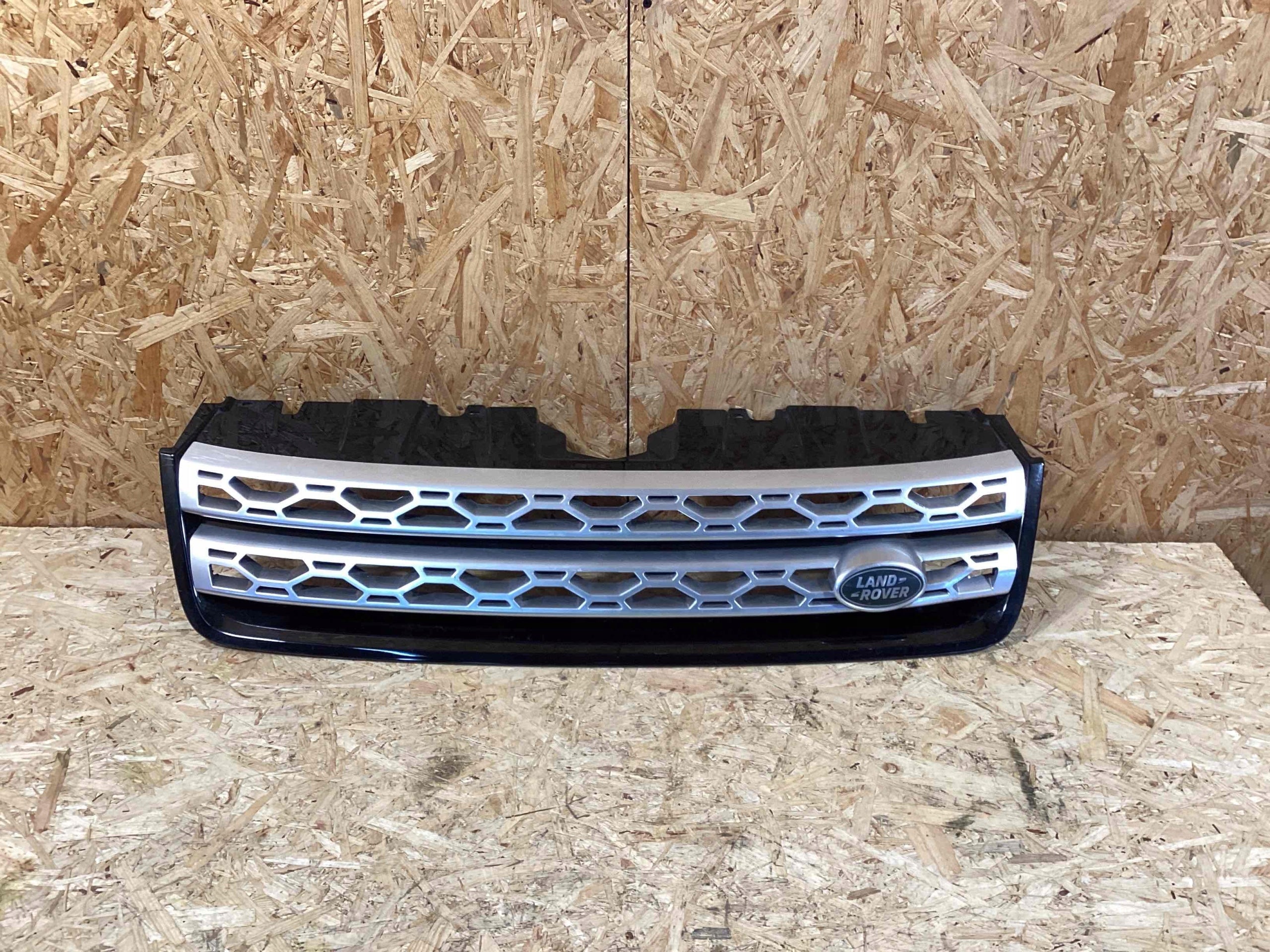  Land Rover ROVER DISCOVERY SPORT FRONTGRILL FK728A100CAW product image