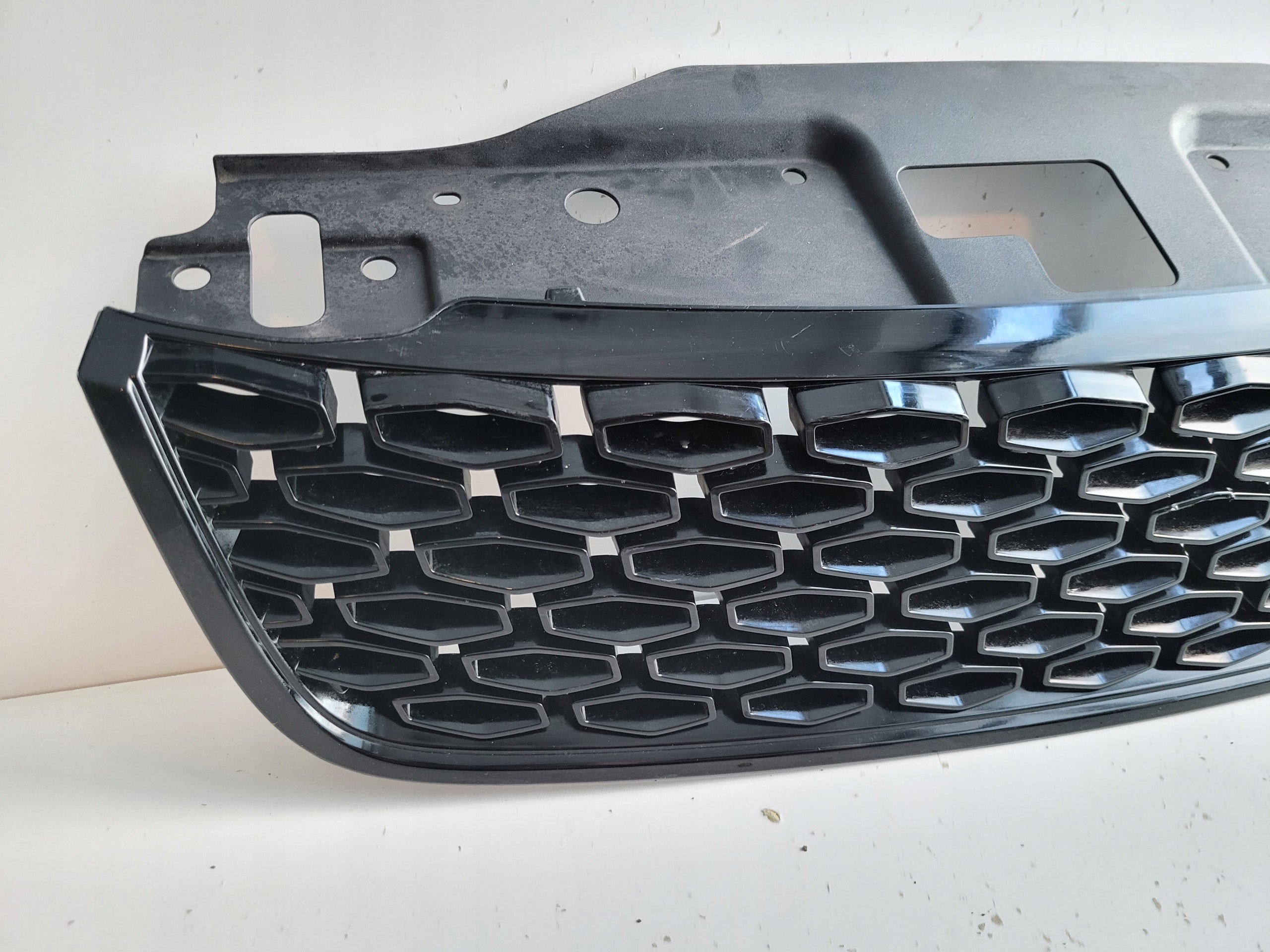 Land Rover ROVER DISCOVERY V 5 FRONTGRILL HY328200HY3M8200