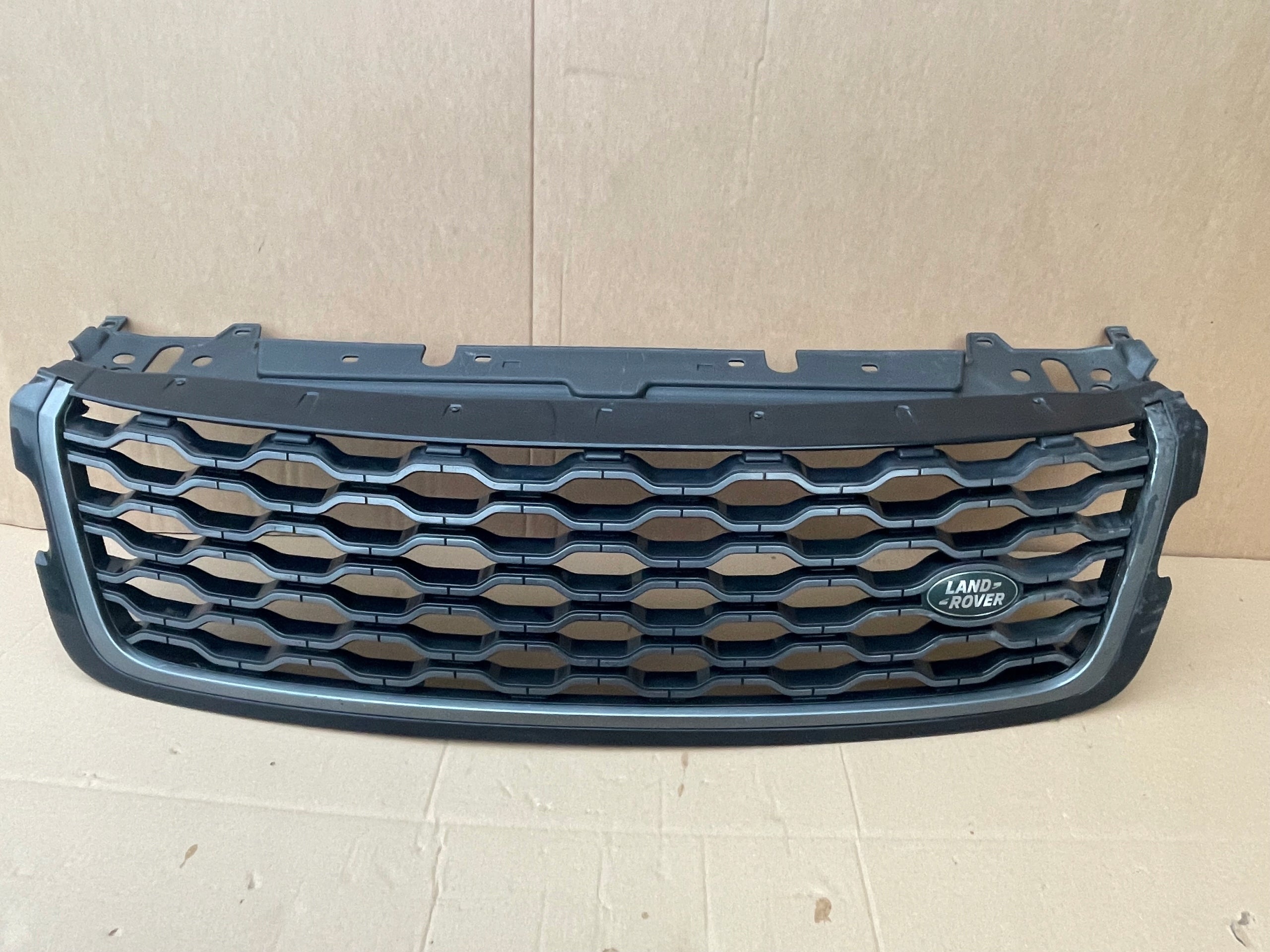  Calandre Land Rover RANGE ROVER VELAR FRONTGRILL J8A28200BE calandre  product image