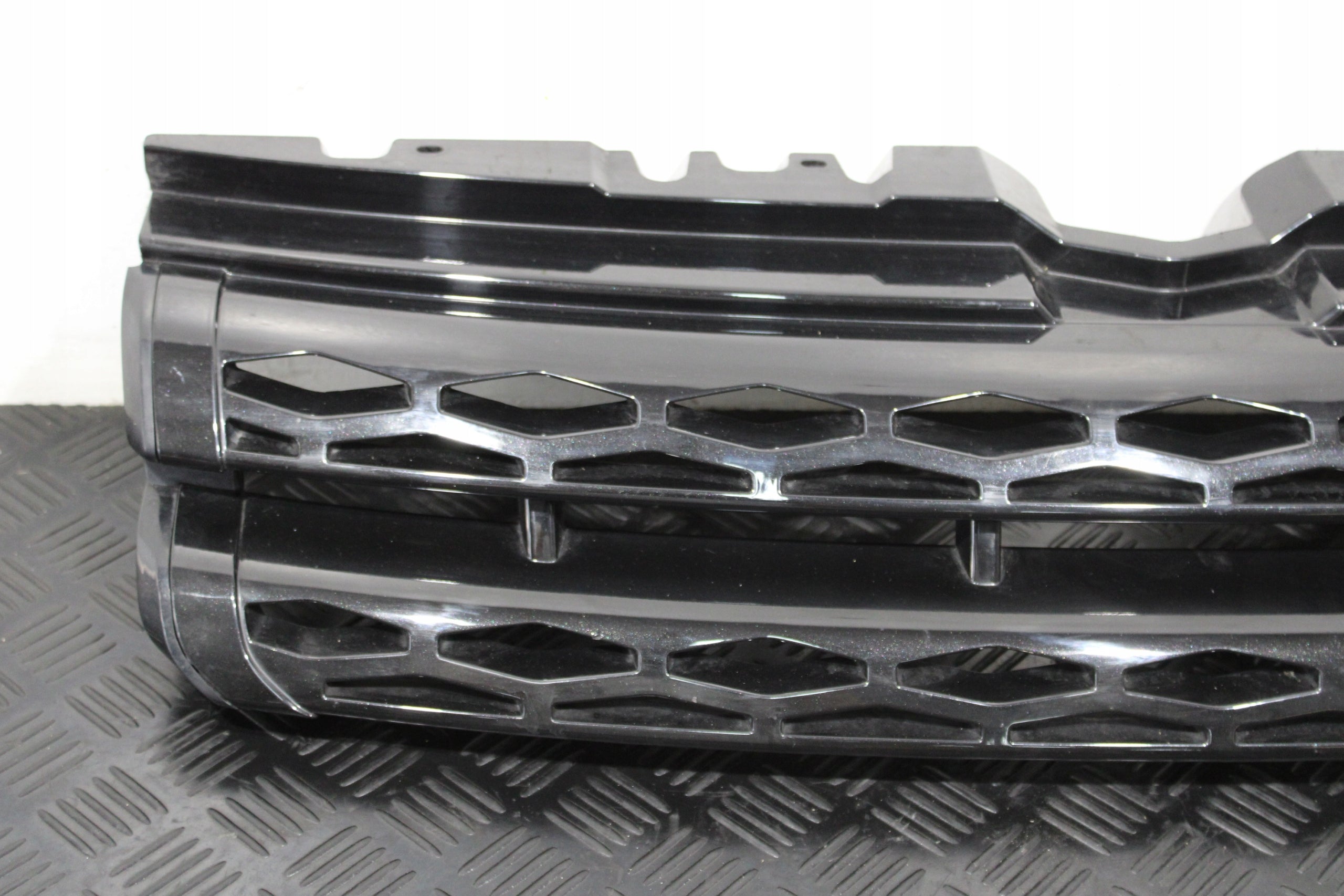 Land Rover ROVER EVOQUE FRONTGRILL ATRAPAGRILLLANDROVERL538