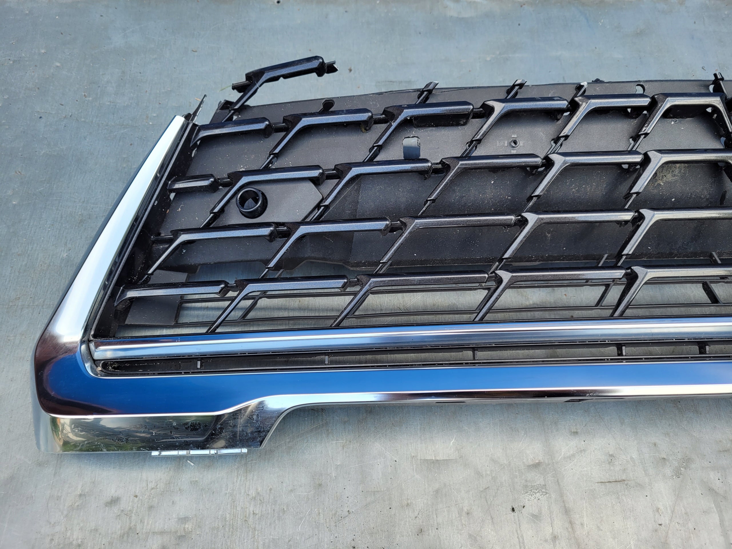 Kühlergrill Lexus IS UX FRONTGRILL 7053122760 Kühlergitter