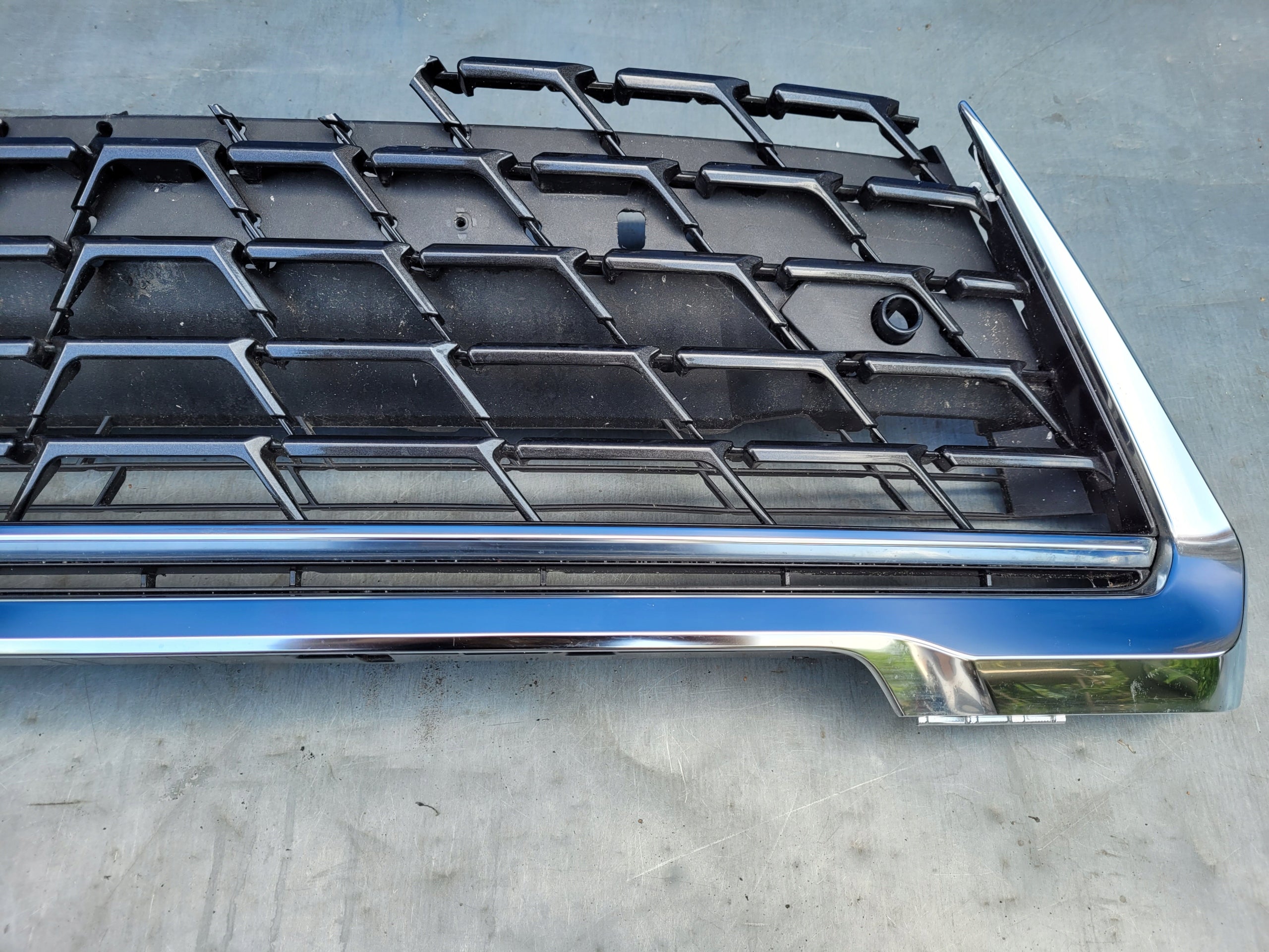 Kühlergrill Lexus IS UX FRONTGRILL 7053122760 Kühlergitter