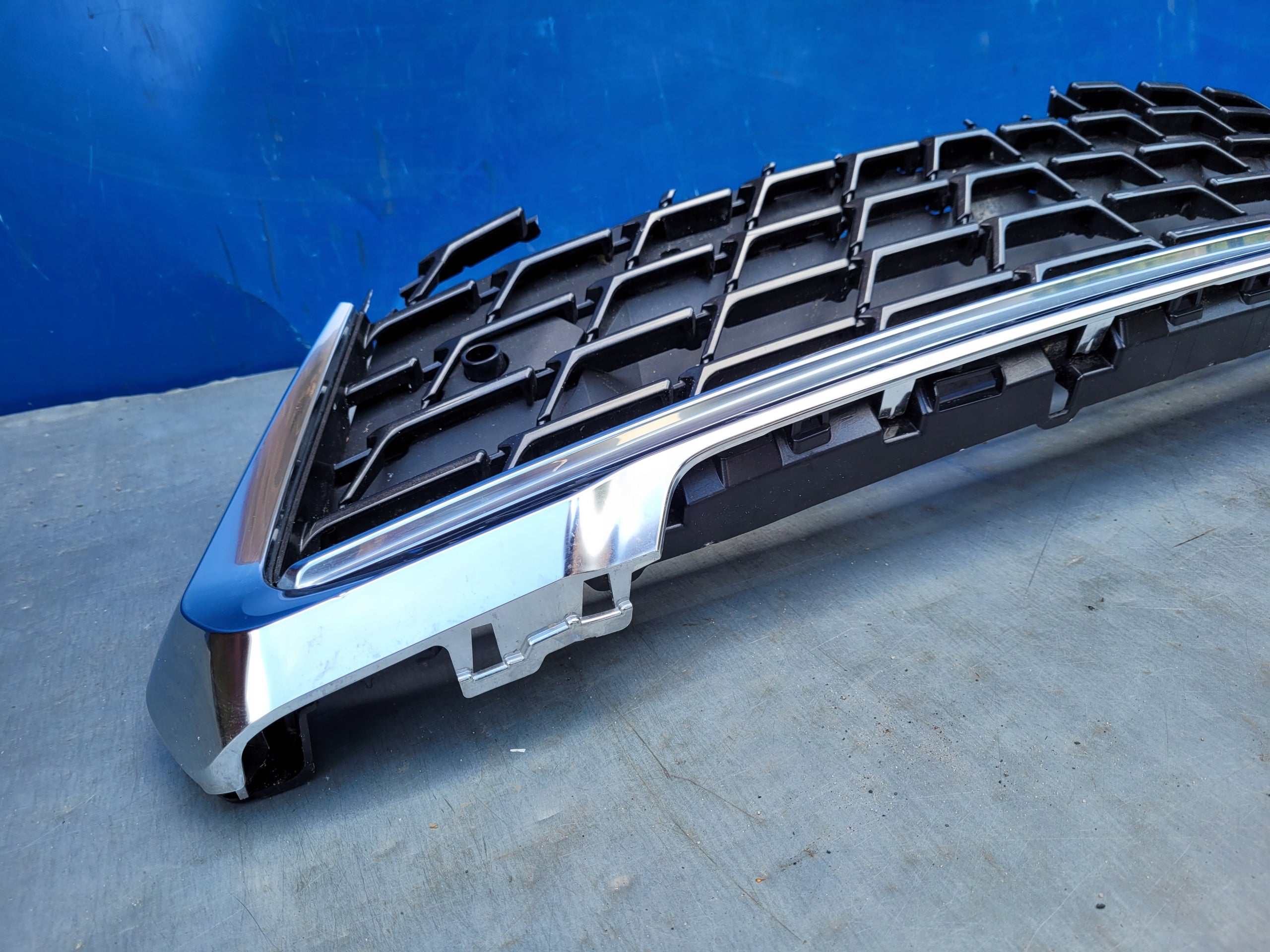 Kühlergrill Lexus IS UX FRONTGRILL 7053122760 Kühlergitter