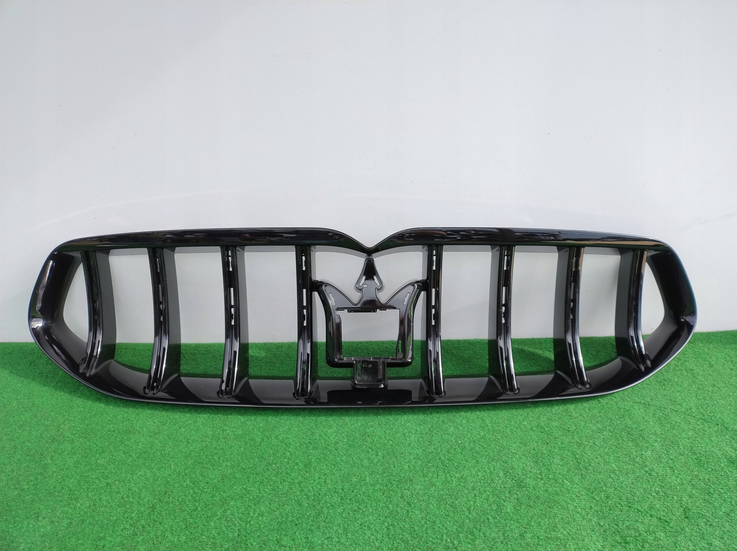 Kühlergrill Maserati 2 6 1 I GRECALE 5 FRONTGRILL 670170829 Kühlergitter