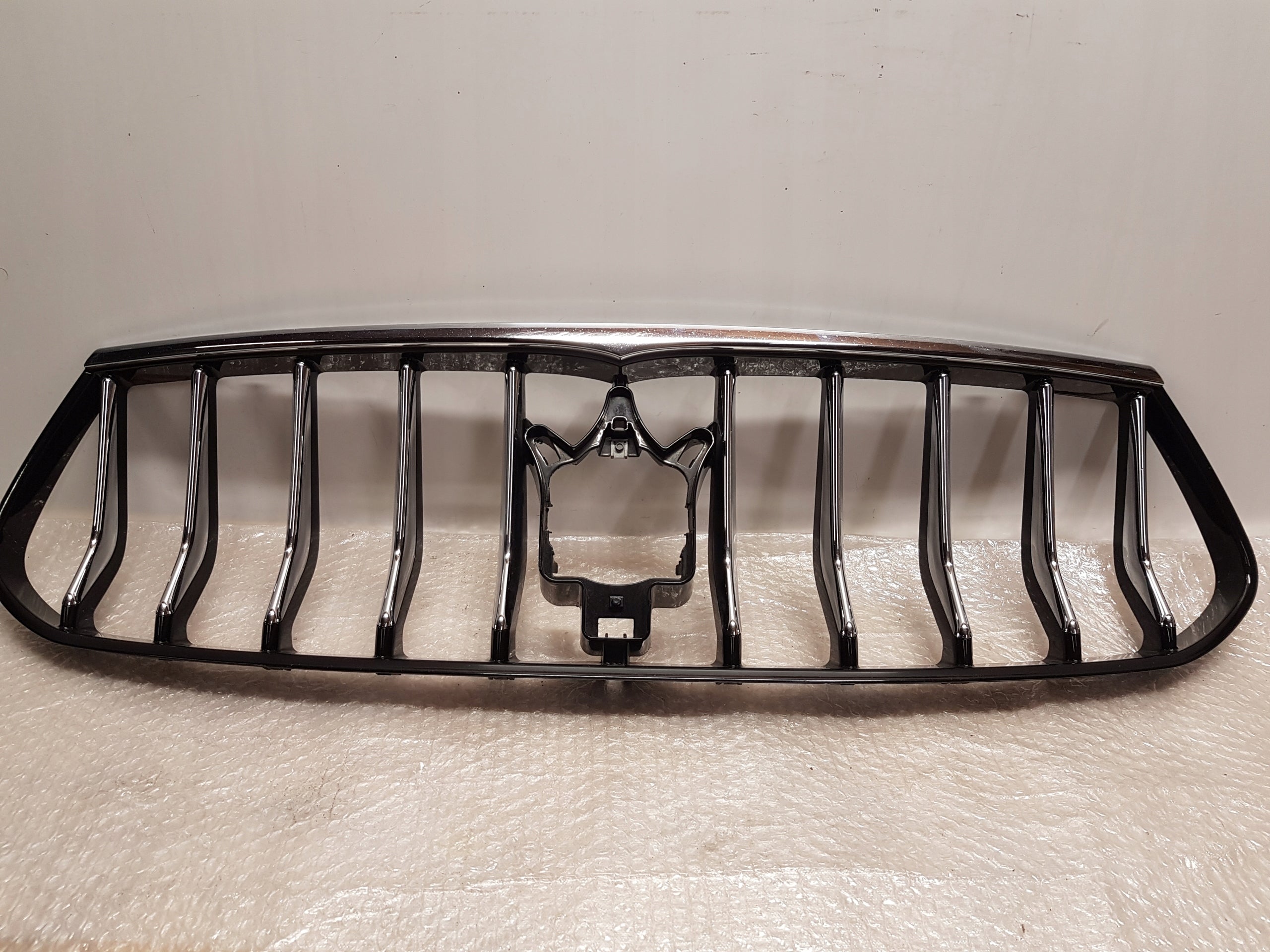 Kühlergrill Maserati 2 6 1 I GHIBLI 5 FRONTGRILL 670097576 Kühlergitter