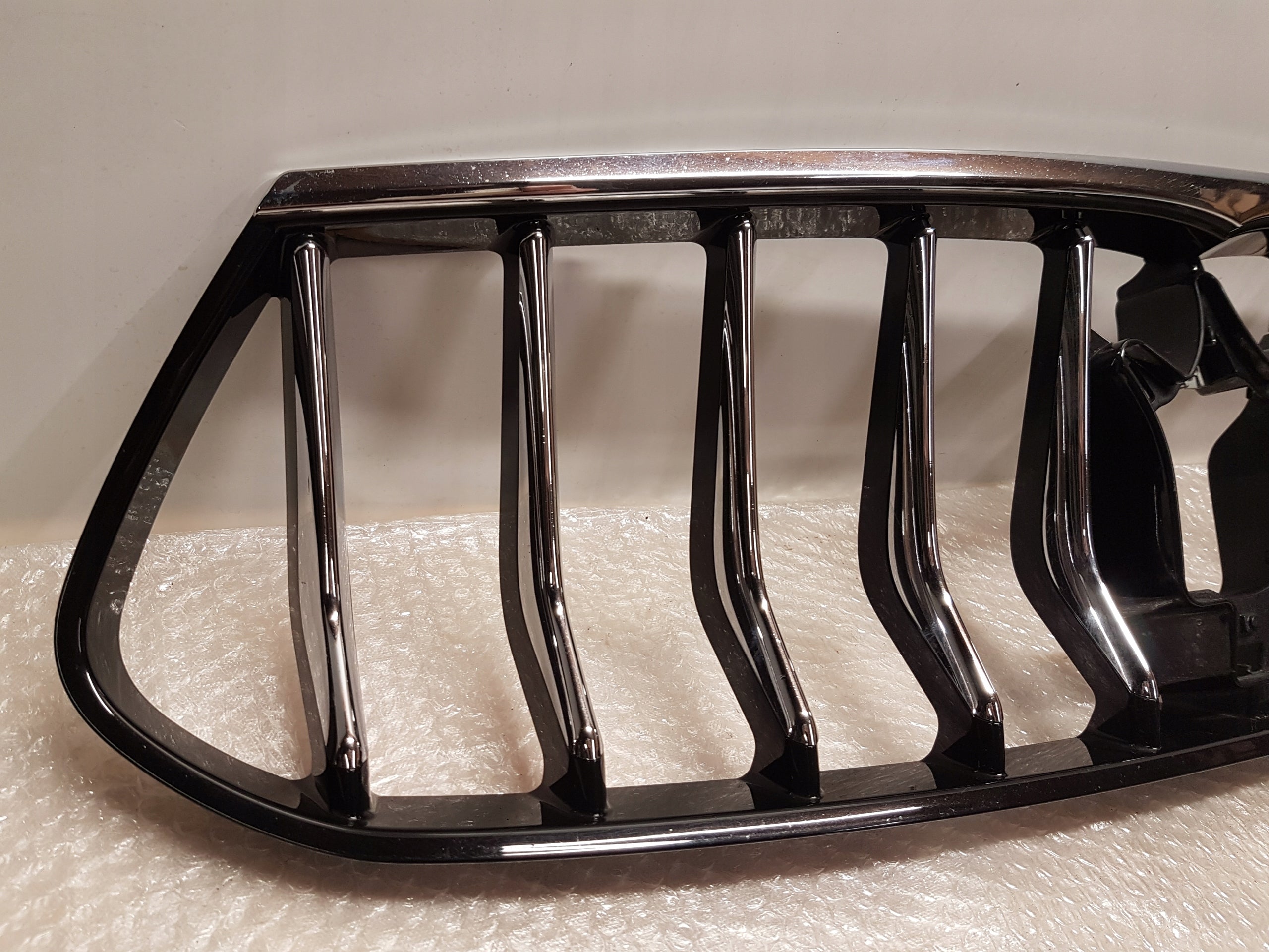 Kühlergrill Maserati 2 6 1 I GHIBLI 5 FRONTGRILL 670097576 Kühlergitter