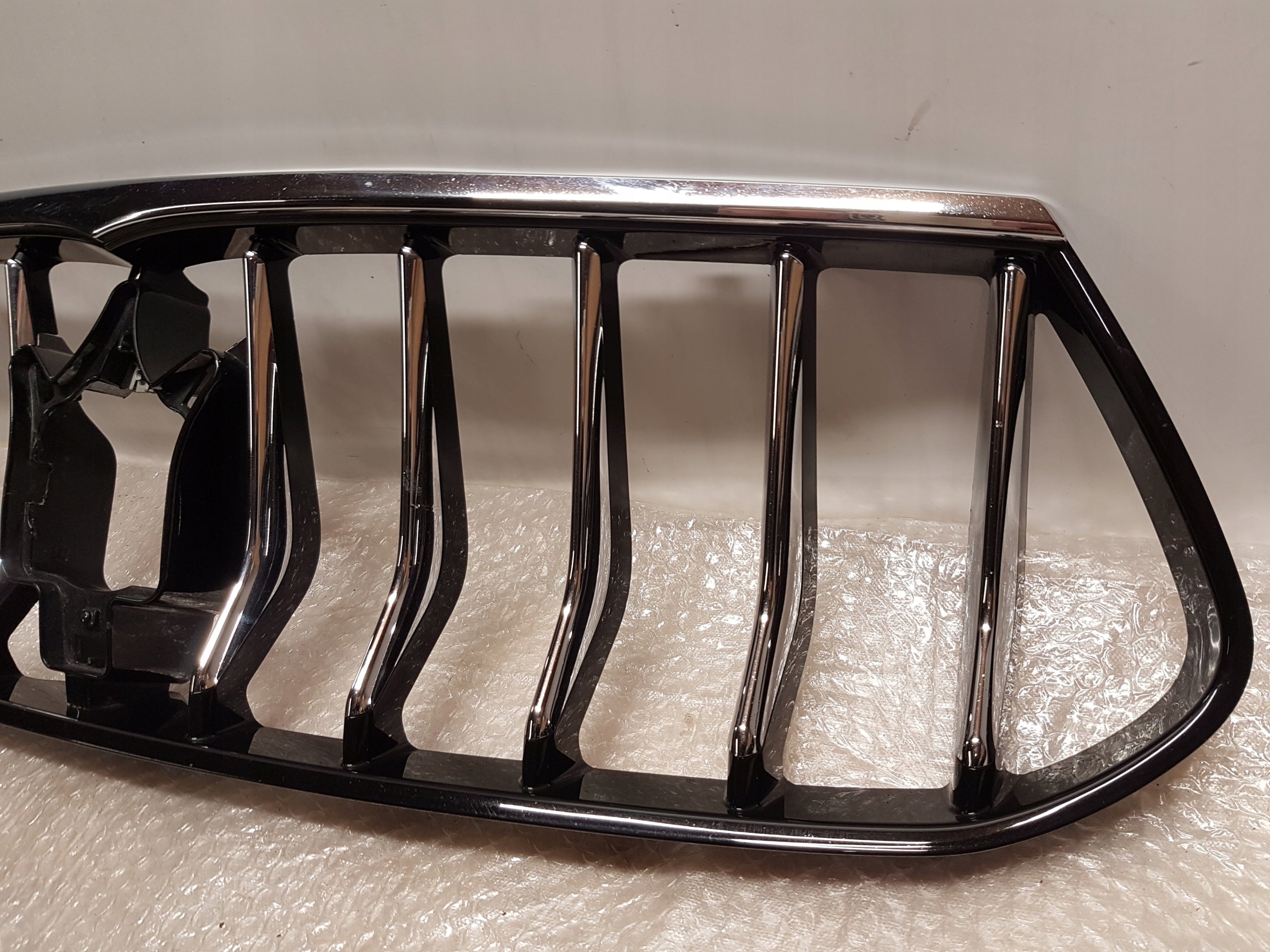 Kühlergrill Maserati 2 6 1 I GHIBLI 5 FRONTGRILL 670097576 Kühlergitter