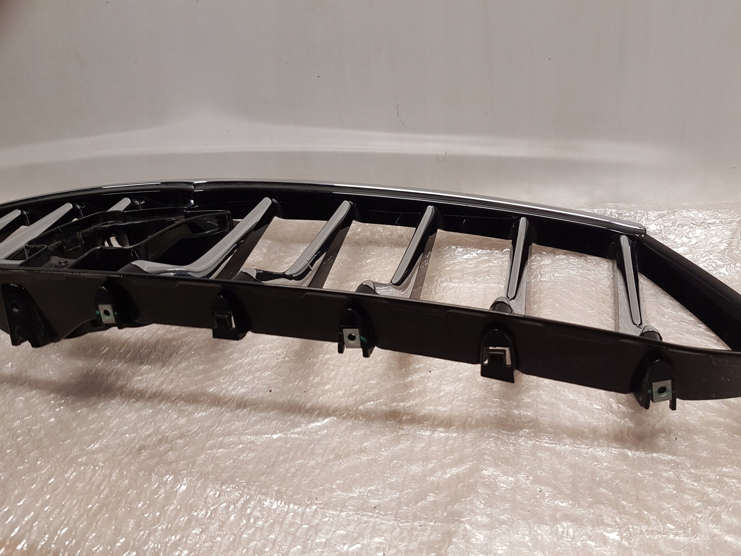 Kühlergrill Maserati 2 6 1 I GHIBLI 5 FRONTGRILL 670097576 Kühlergitter