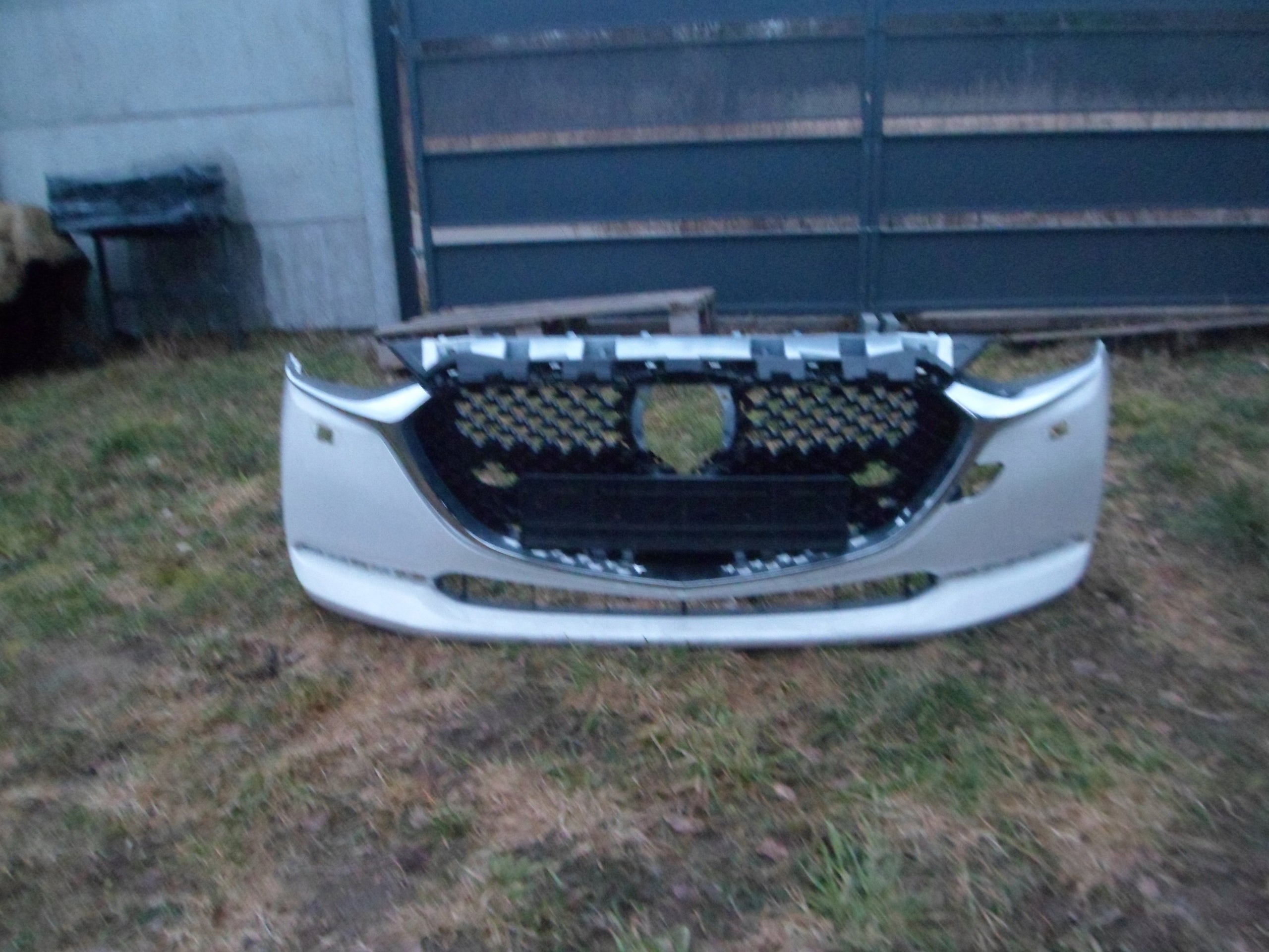 Kühlergrill Mazda 2 II FRONTGRILL AZDA2DJDL Kühlergitter