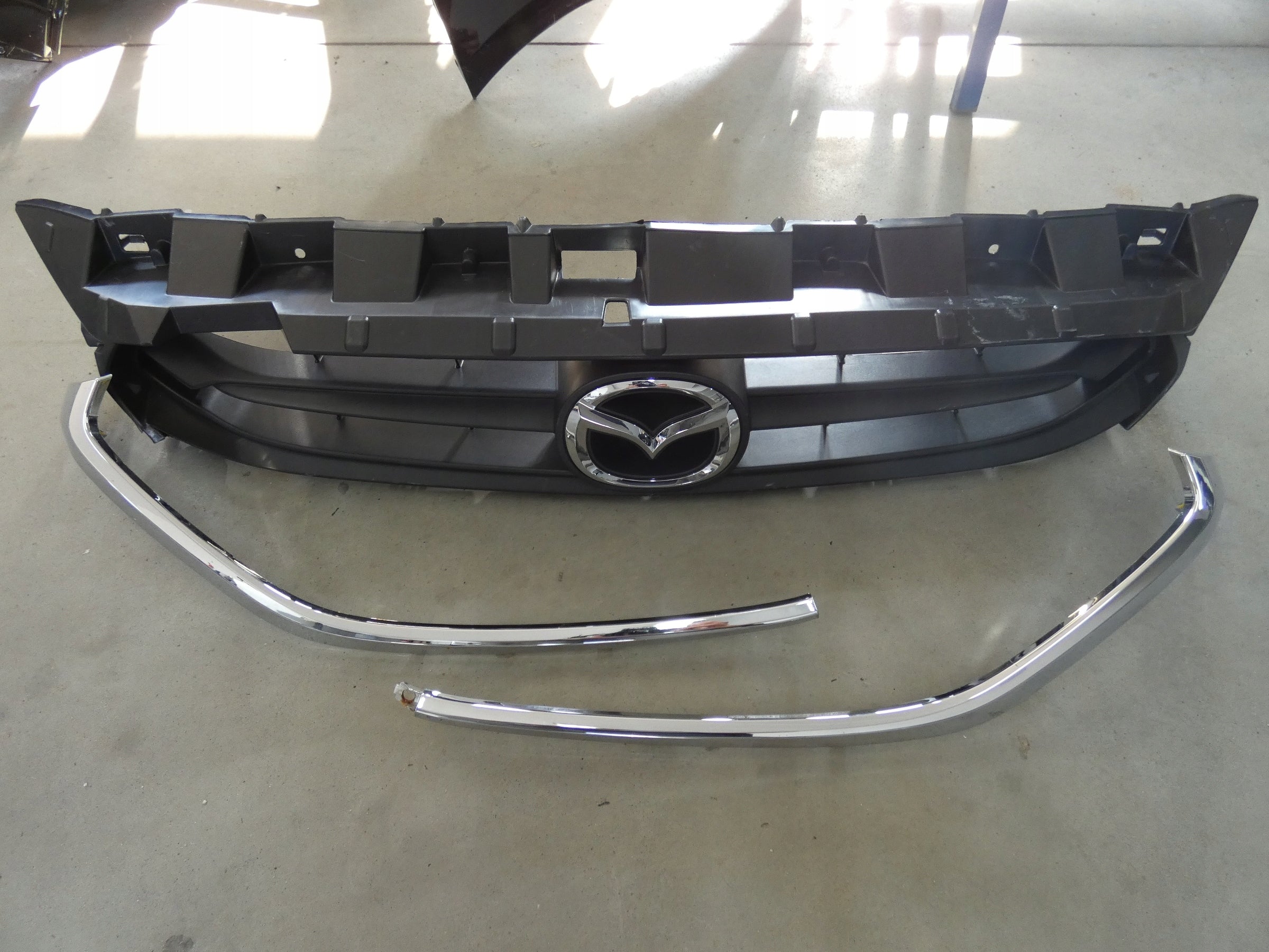 Kühlergrill Mazda 2 FRONTGRILL AZDA2Atra Kühlergitter