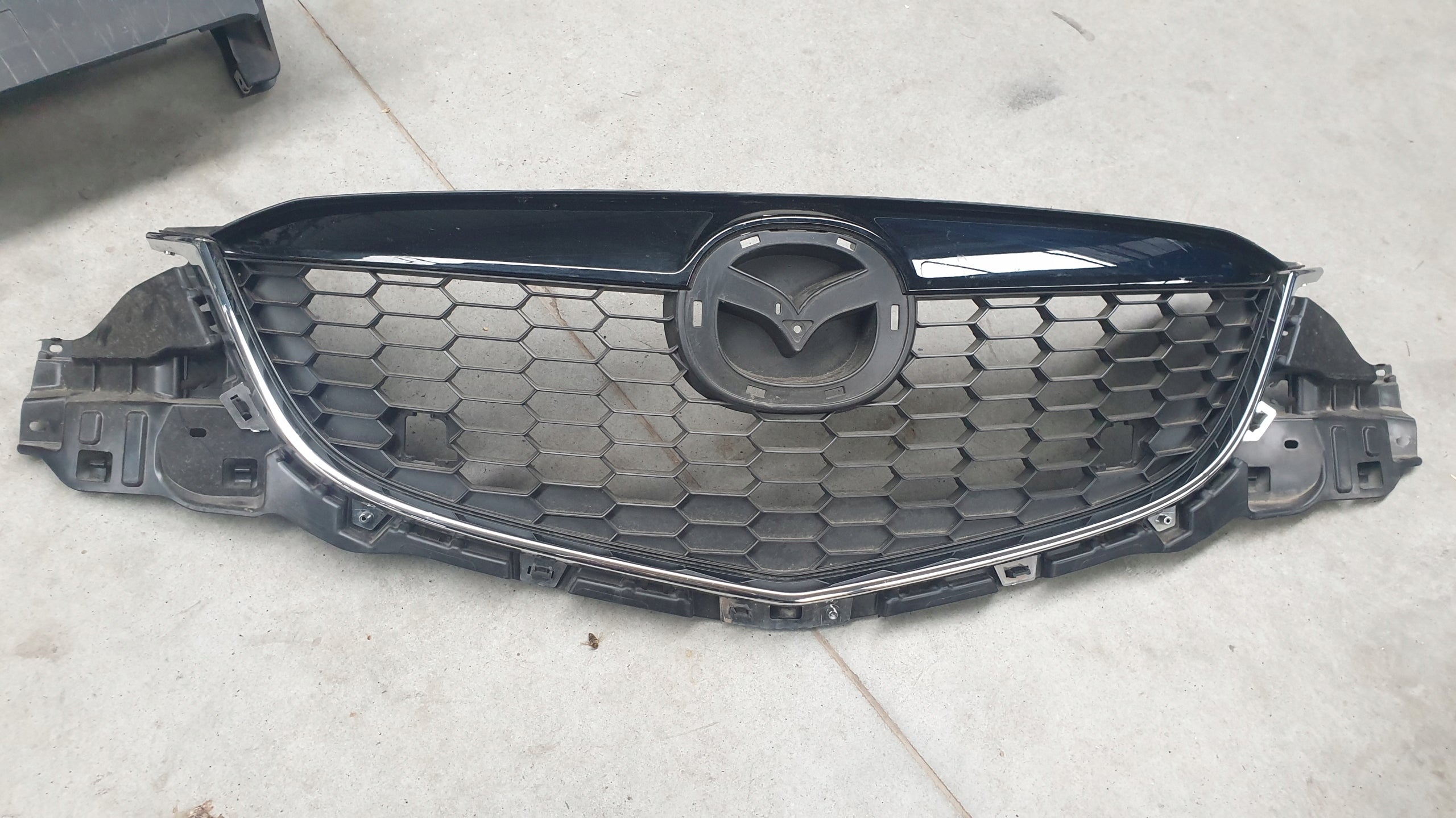 Kühlergrill Mazda 121 FRONTGRILL dacx51215K Kühlergitter