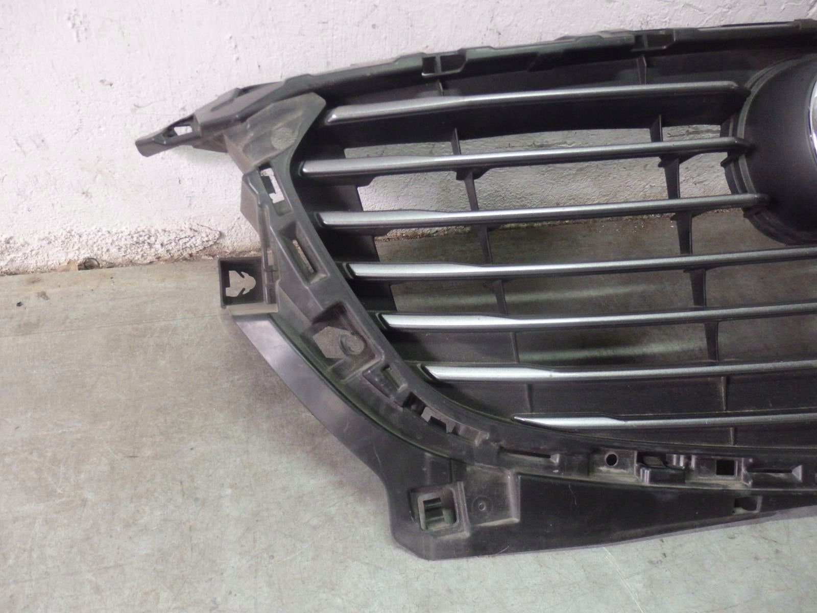 Kühlergrill Mazda 2 FRONTGRILL ILLD10L50 Kühlergitter