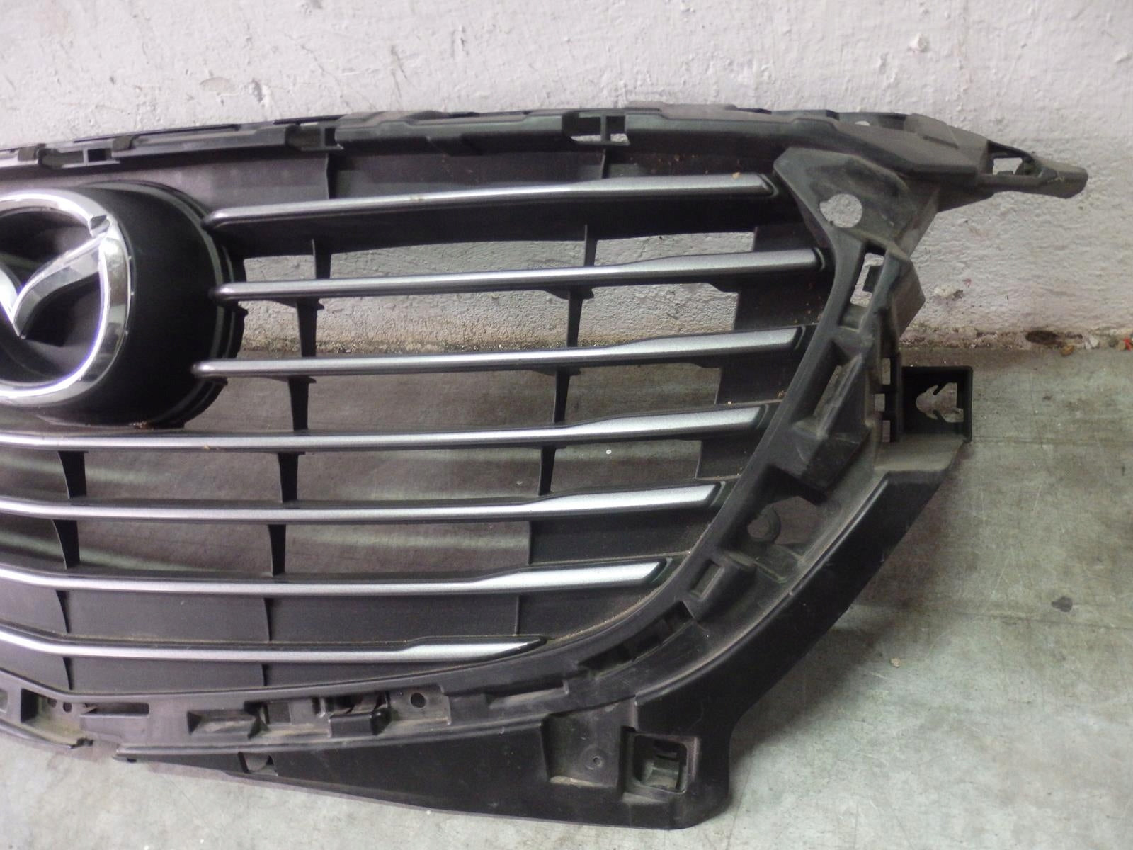 Kühlergrill Mazda 2 FRONTGRILL ILLD10L50 Kühlergitter