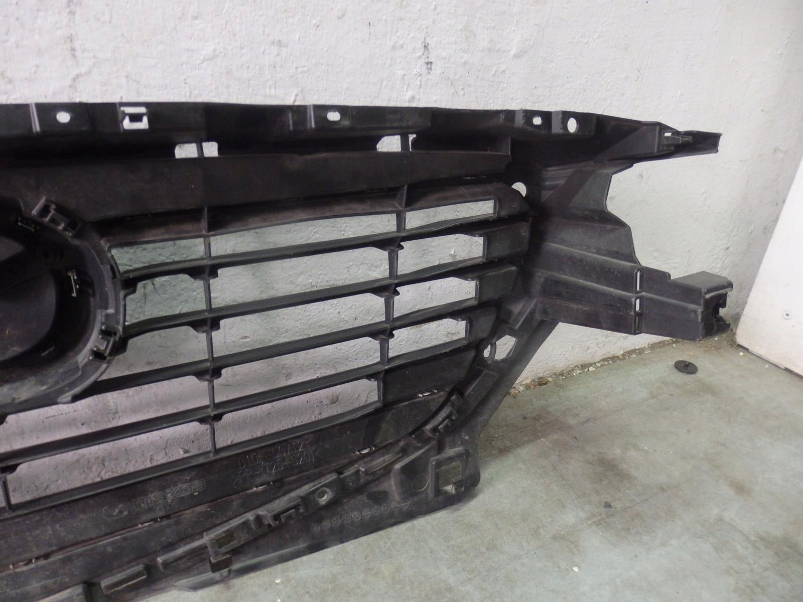 Kühlergrill Mazda 2 FRONTGRILL ILLD10L50 Kühlergitter