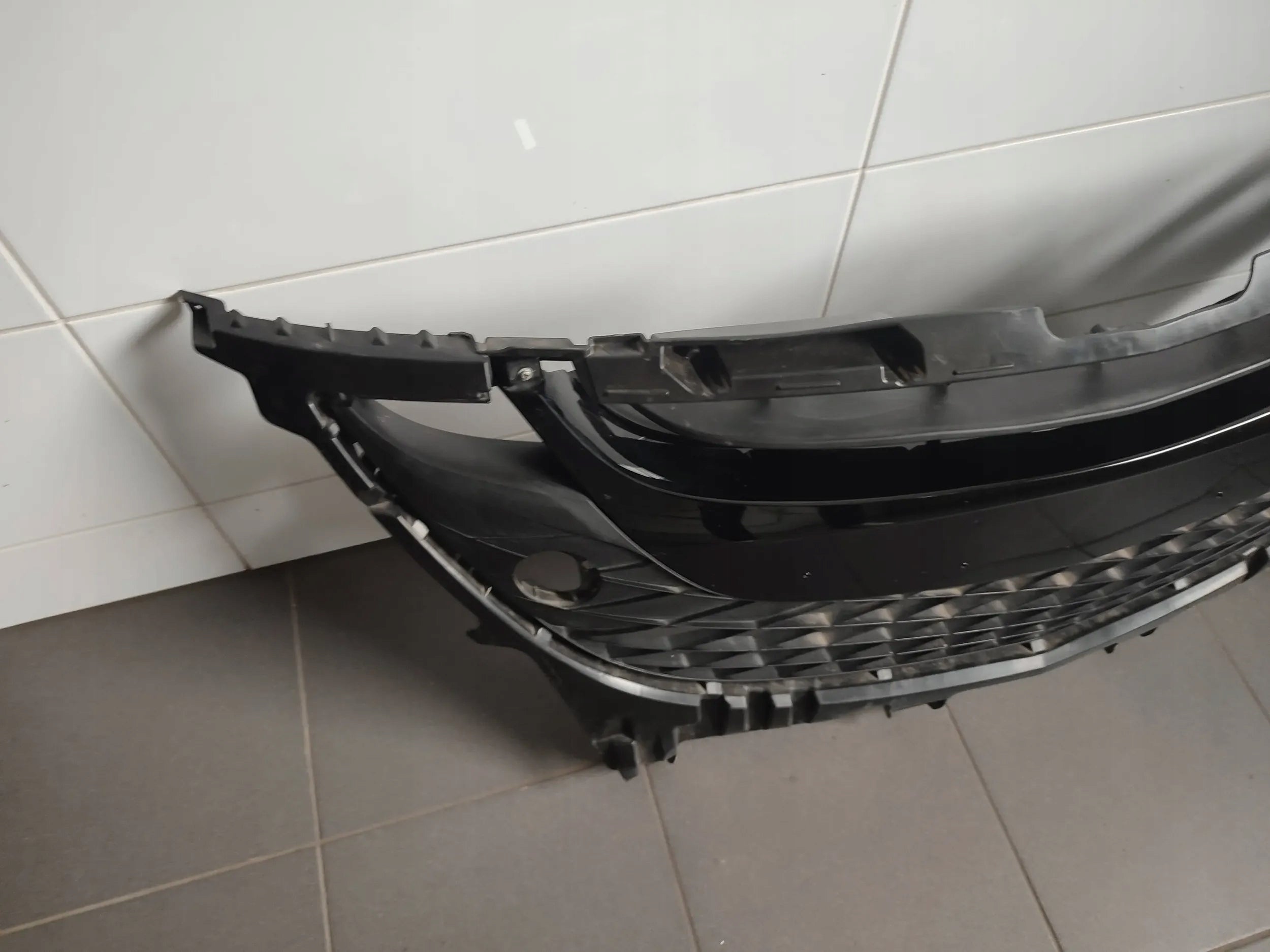 Kühlergrill Mazda II 2 FRONTGRILL C513501T1 Kühlergitter