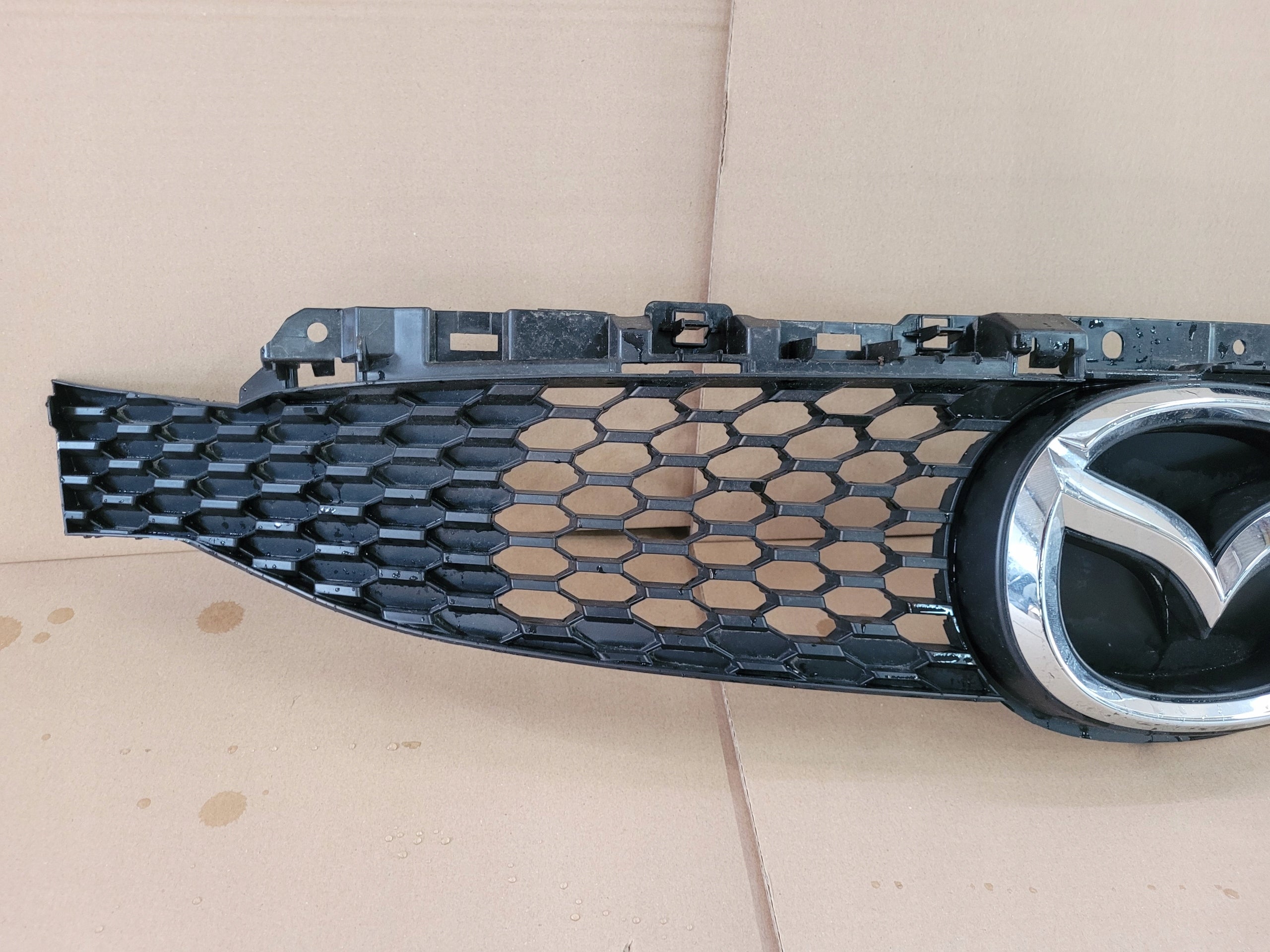 Kühlergrill Mazda 2 FRONTGRILL ÓDDN4E507 Kühlergitter