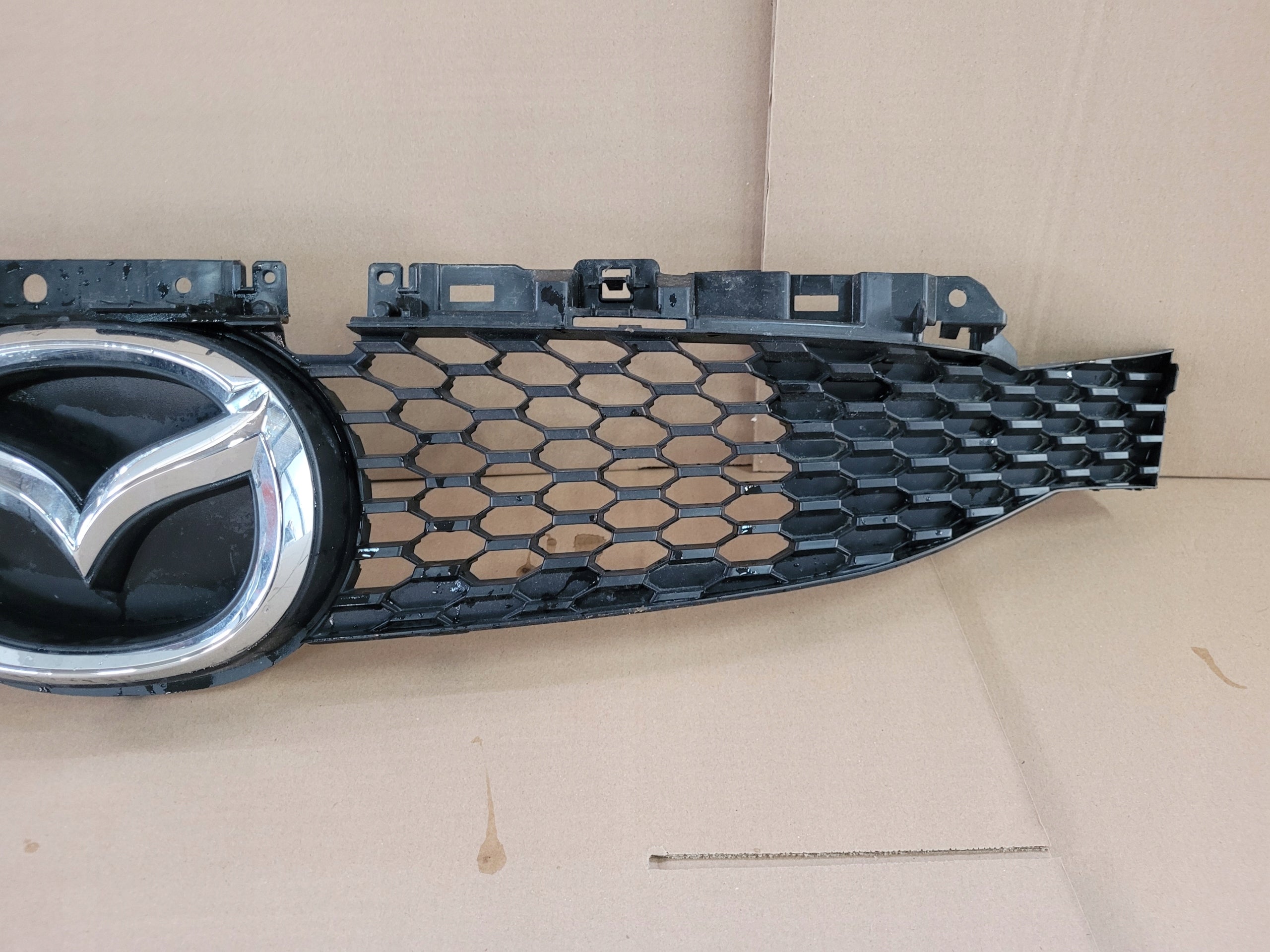 Kühlergrill Mazda 2 FRONTGRILL ÓDDN4E507 Kühlergitter