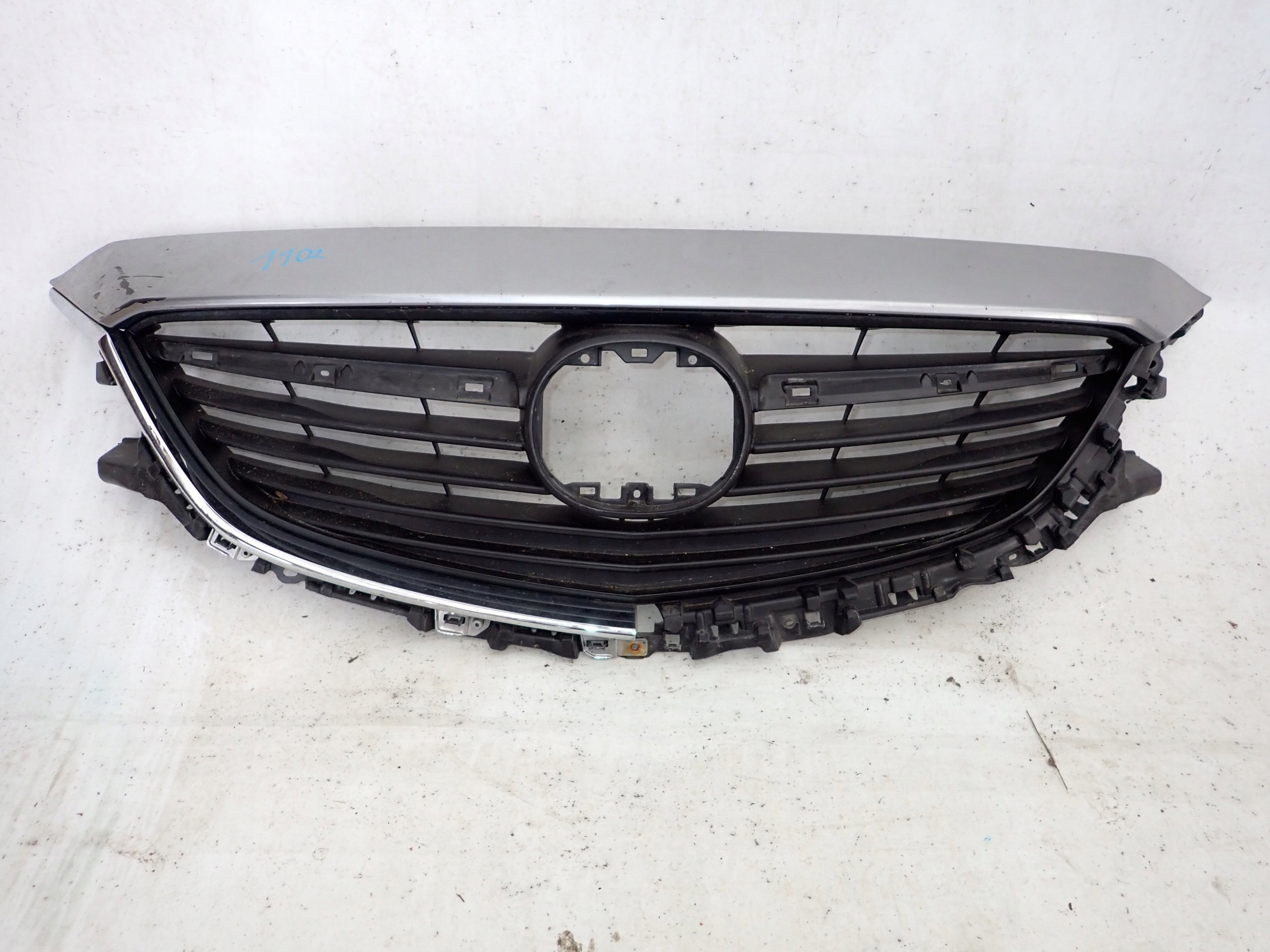 Kühlergrill Mazda 121 GH 6 GJ FRONTGRILL GHP950712 Kühlergitter