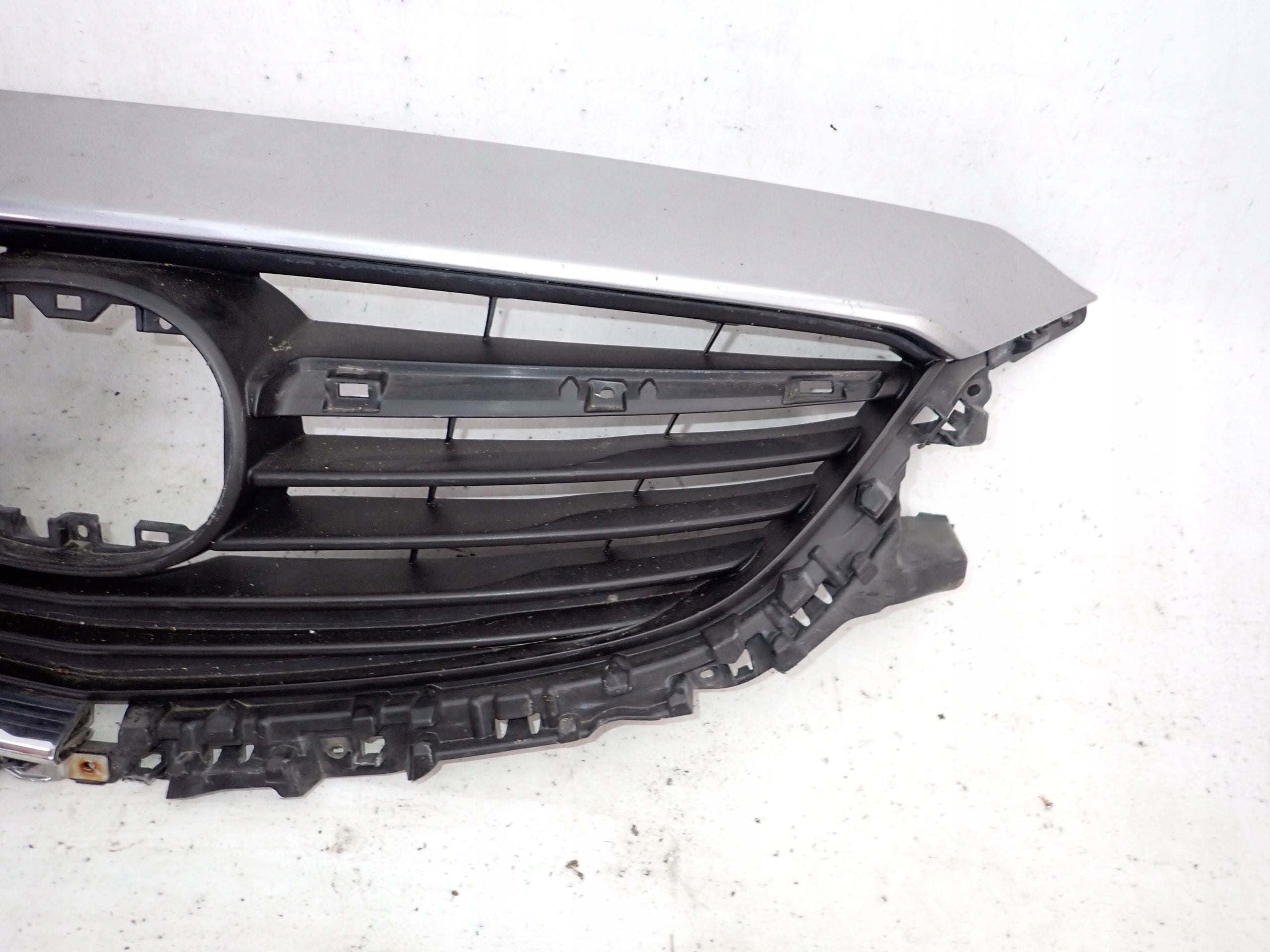 Kühlergrill Mazda 121 GH 6 GJ FRONTGRILL GHP950712 Kühlergitter