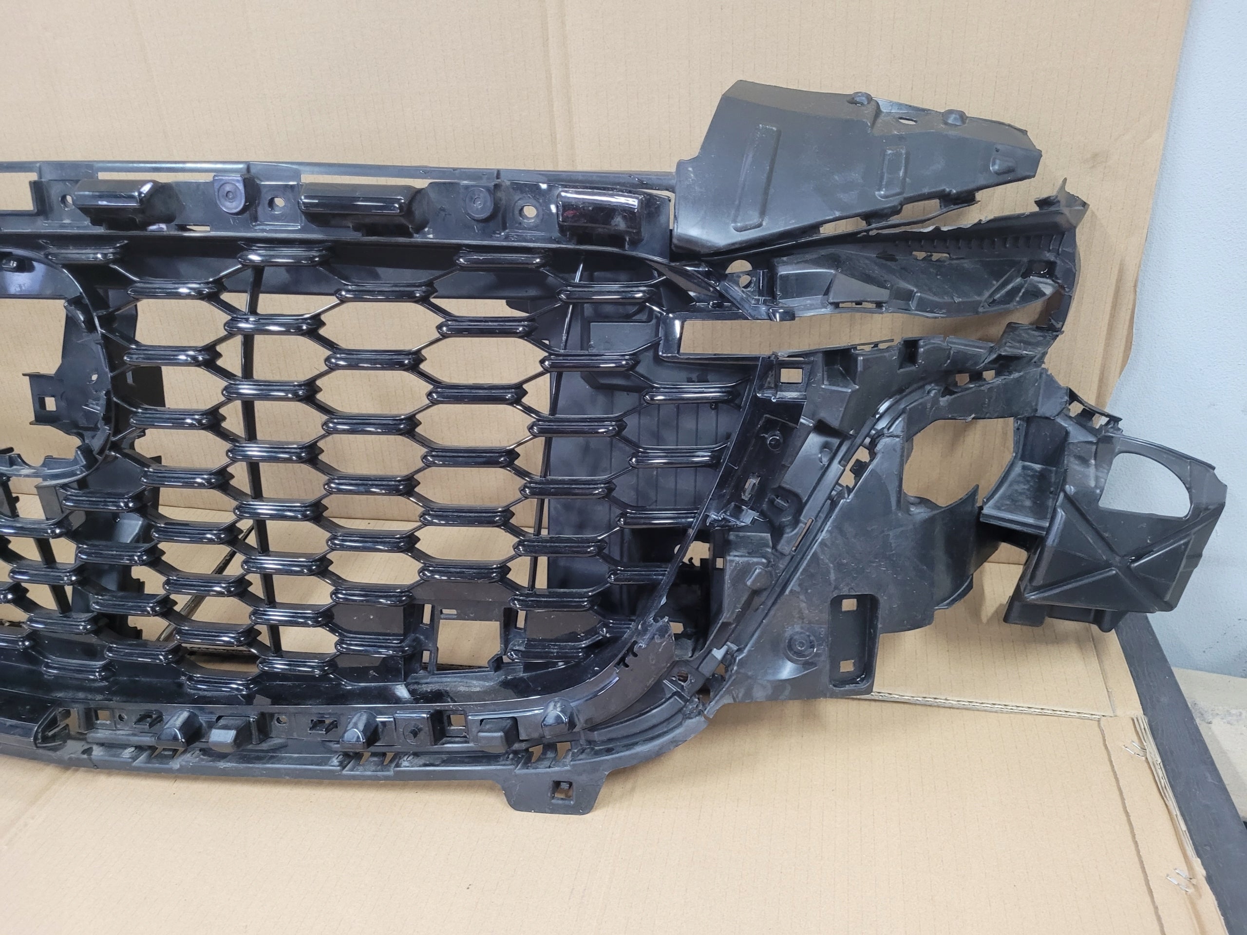 Kühlergrill Mazda 6 FRONTGRILL DACX60CX6 Kühlergitter