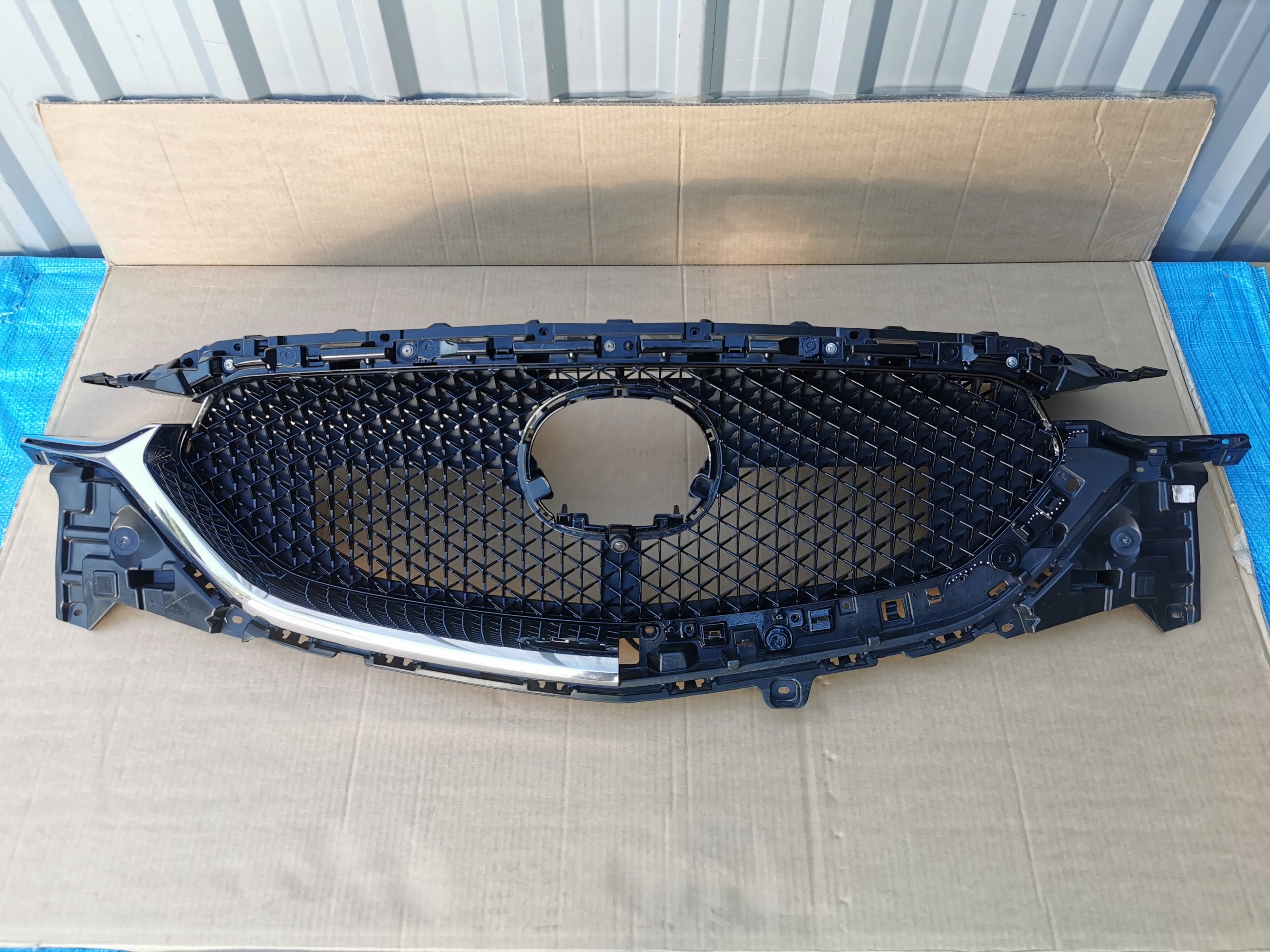 Kühlergrill Mazda II FRONTGRILL KB8B50712 Kühlergitter