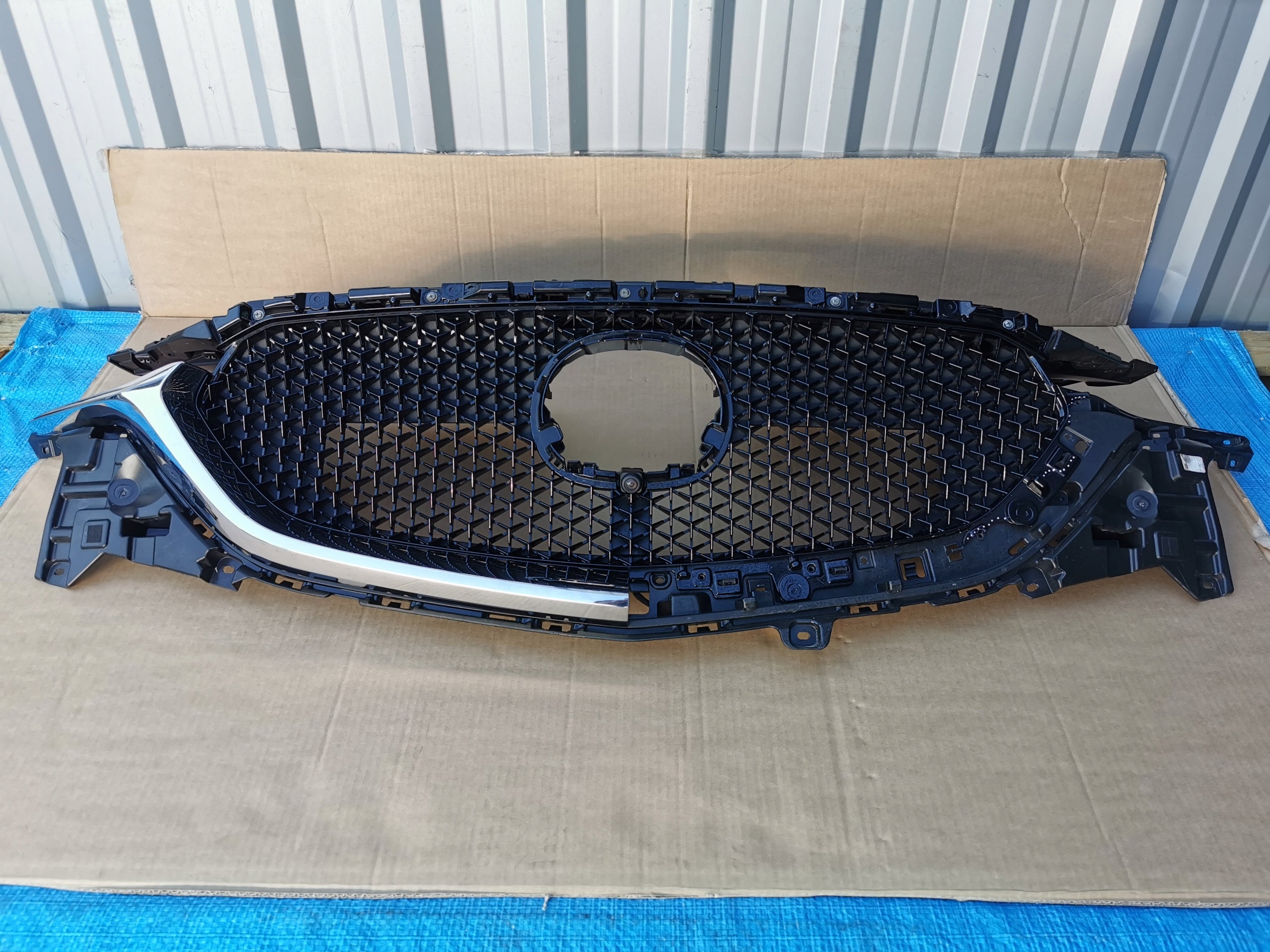 Kühlergrill Mazda II FRONTGRILL KB8B50712 Kühlergitter