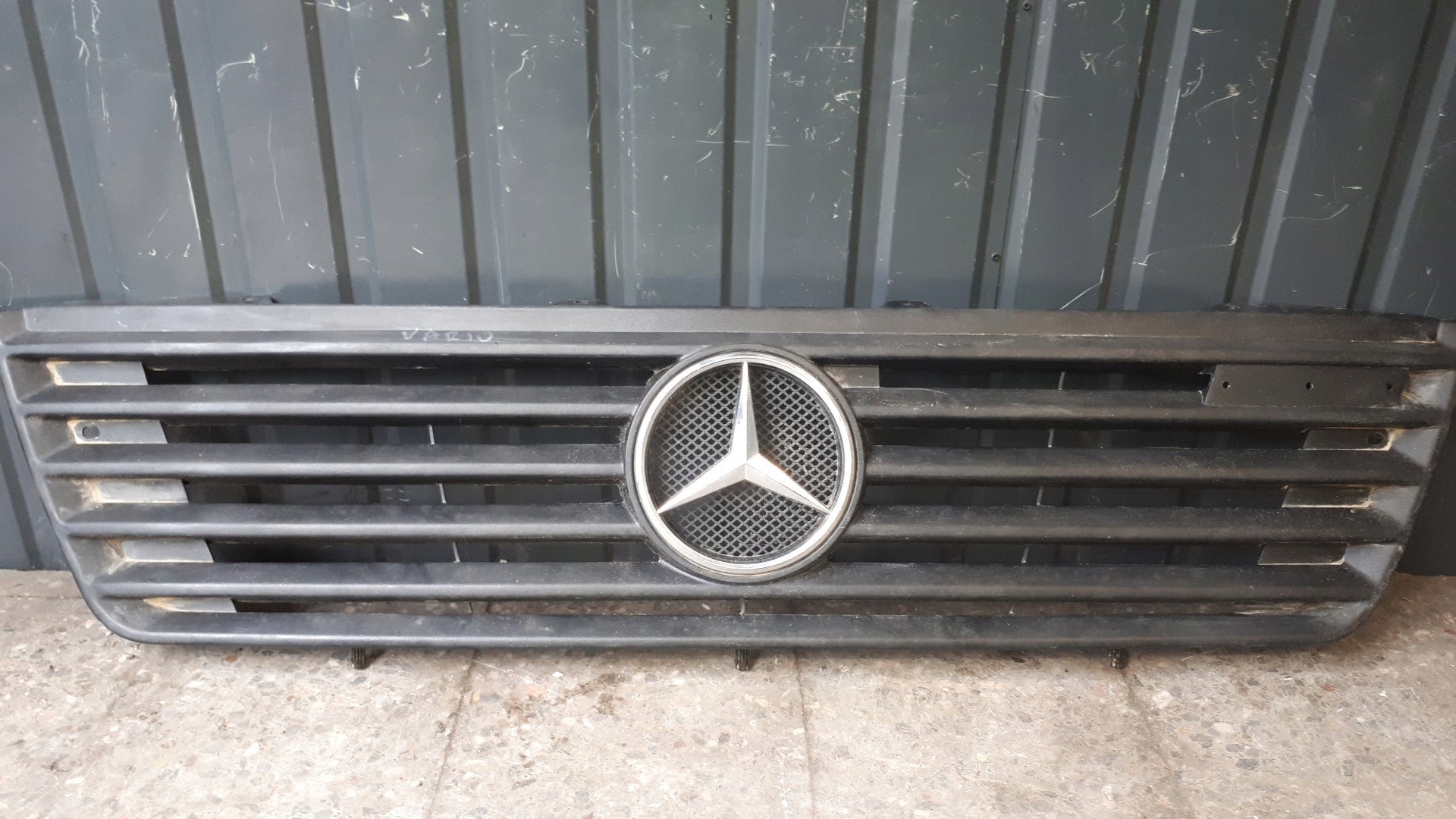 Kühlergrill Mercedes W670 W670 W670 FRONTGRILL A6706901389 Kühlergitter