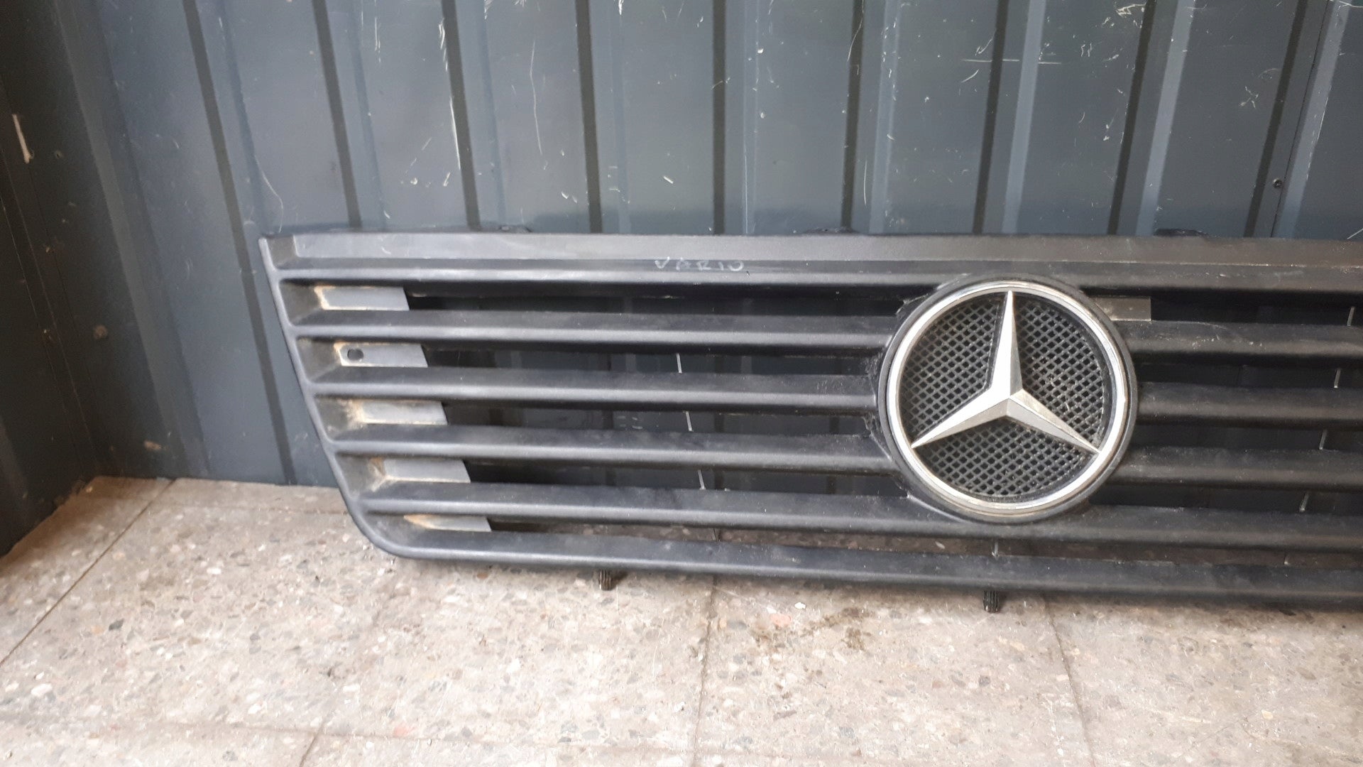 Kühlergrill Mercedes W670 W670 W670 FRONTGRILL A6706901389 Kühlergitter