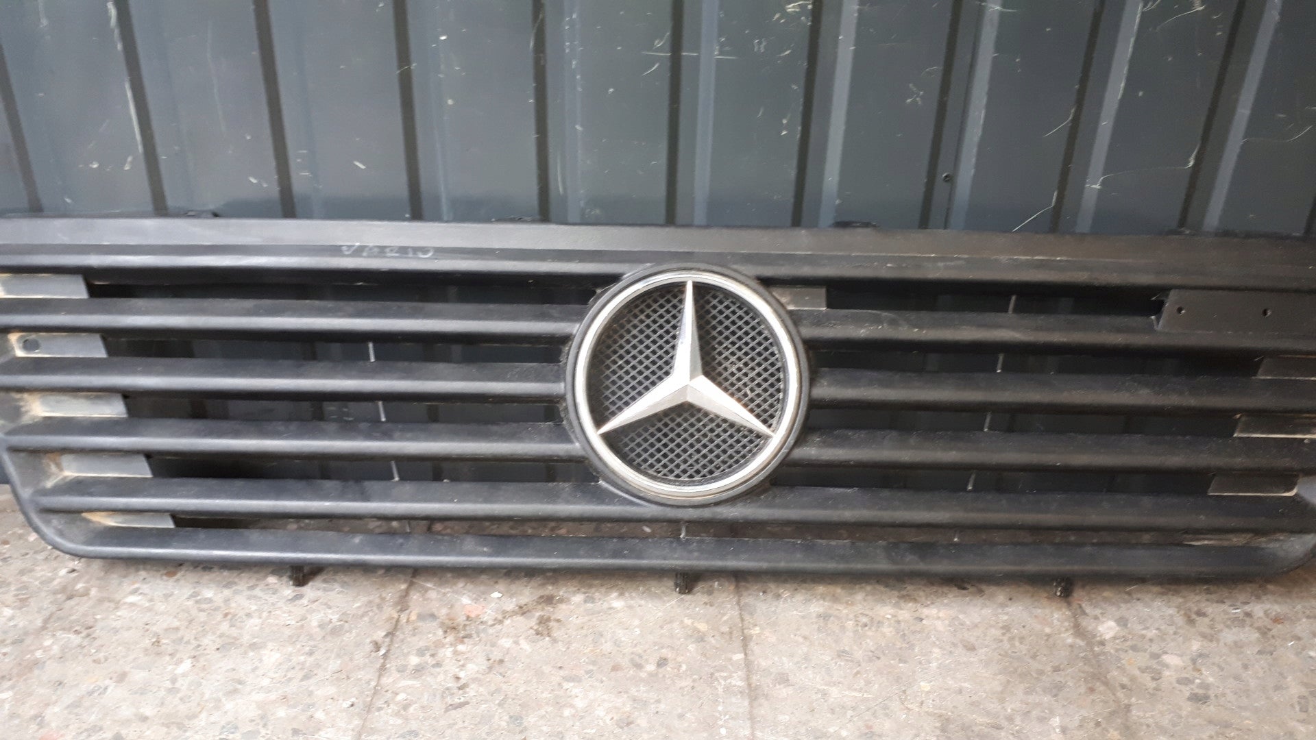 Kühlergrill Mercedes W670 W670 W670 FRONTGRILL A6706901389 Kühlergitter