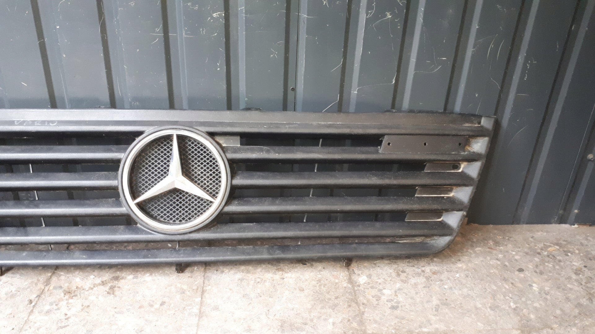 Kühlergrill Mercedes W670 W670 W670 FRONTGRILL A6706901389 Kühlergitter