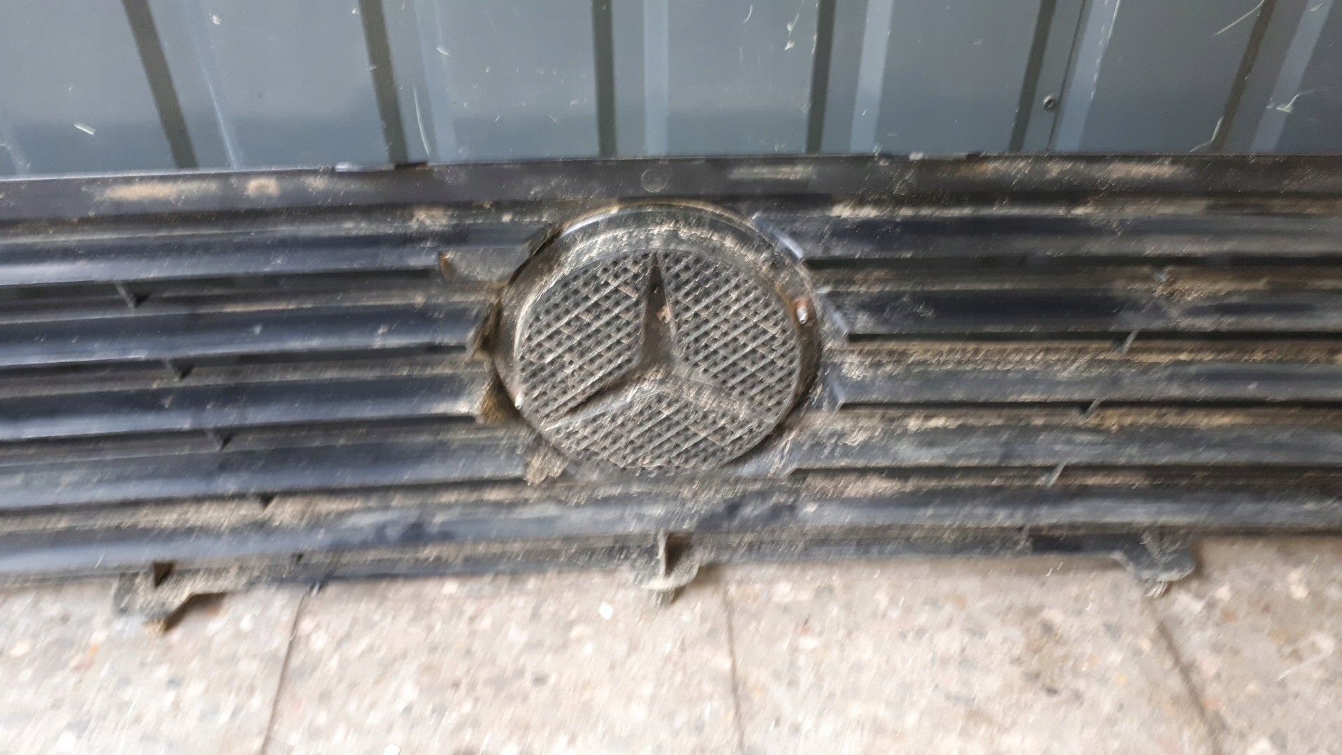 Kühlergrill Mercedes W670 W670 W670 FRONTGRILL A6706901389 Kühlergitter